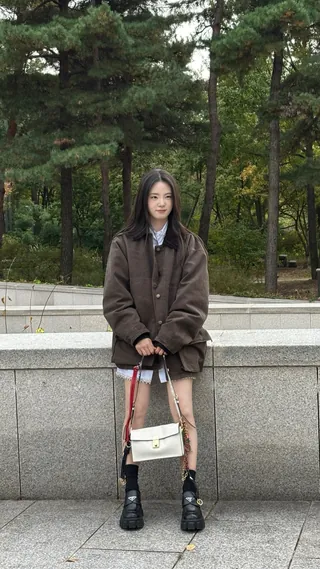 스커트엔 아방한 아우터로🍂 페미닌 무드 낭낭한 꿀조합 코디💗 이미지