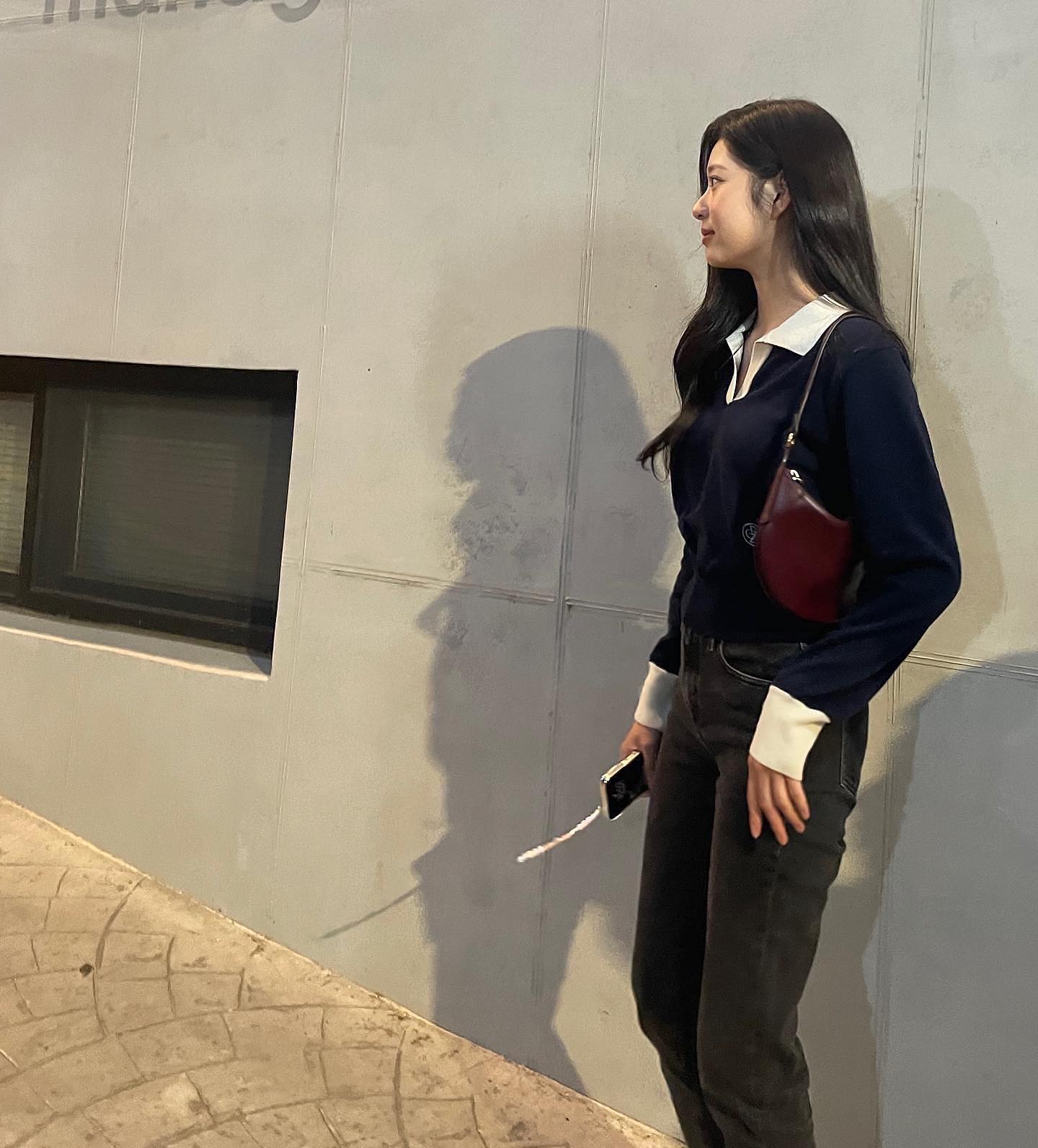 기본 셔츠로 완성🩶레이어드 룩
기본템으로 다양하게 겹쳐 입는 3가지 스타일링⭐️

1. 가디건과 함께
2. 니트와 함께
3. 니트 조끼와 함께 이미지