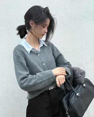 기본 셔츠로 완성🩶레이어드 룩
기본템으로 다양하게 겹쳐 입는 3가지 스타일링⭐️
1. 가디건과 함께
2. 니트와 함께
3. 니트 조끼와 함께 이미지