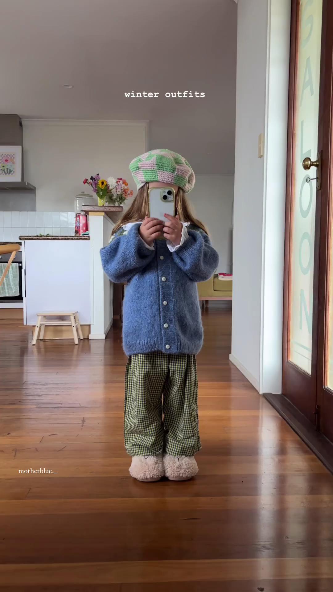 사랑스러운 아기의 겨울 아웃핏☃️형형색색 너무 귀엽잖아🥰 이미지