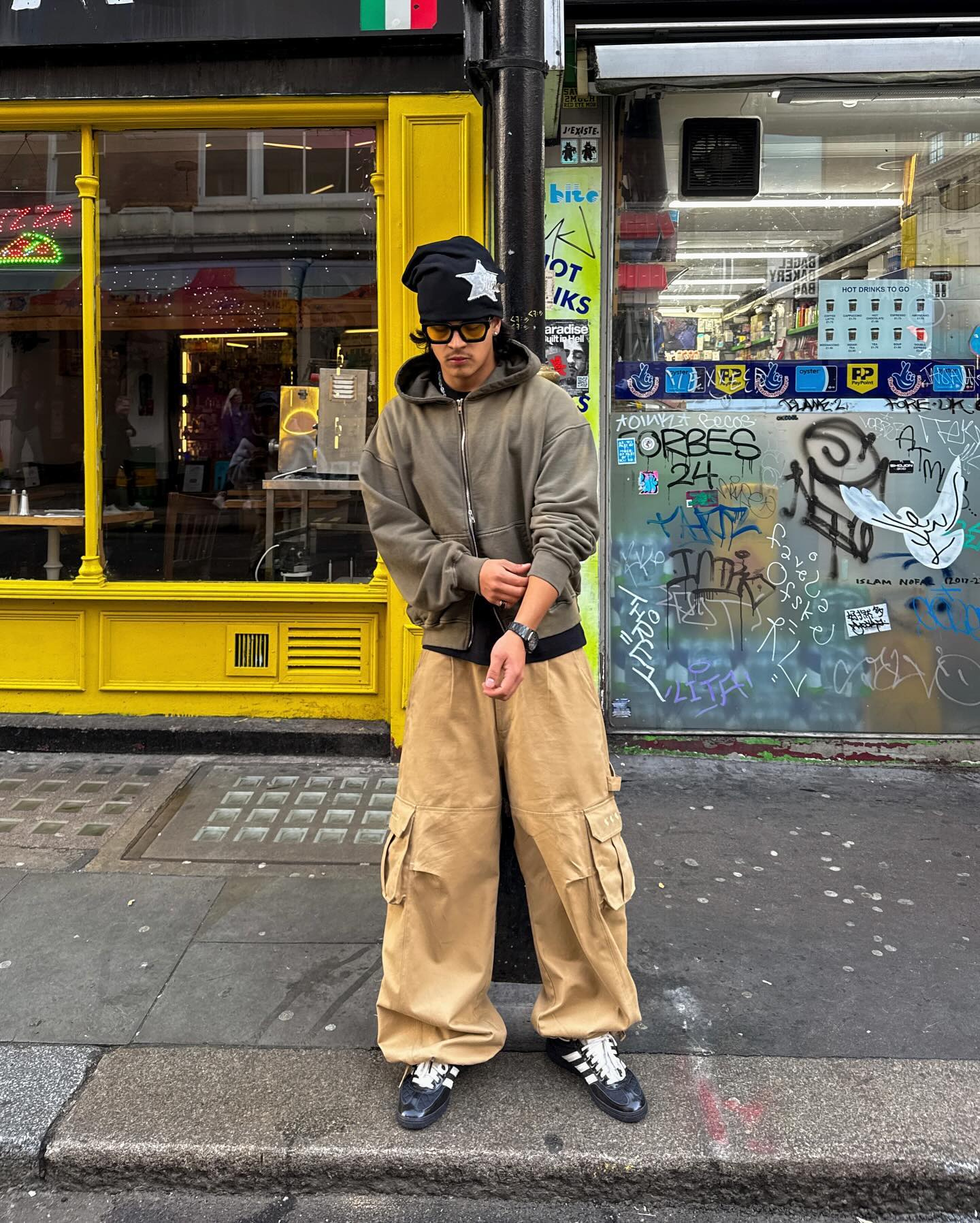 세상 아래 같은 카고팬츠 없다🫡 이미지