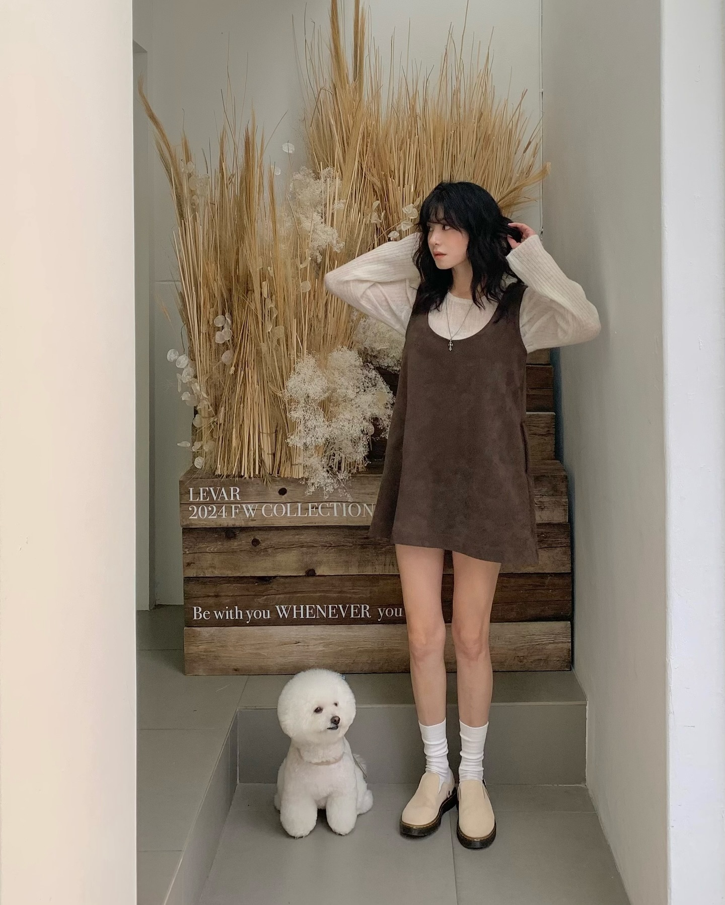 믹스매치부터 레이어드까지!
센스있는 코디 조합 대방출❤️

1. 미니멀 상의 + 아디다스 팬츠
2. 니트 + 미니원피스
3. 셔츠 + 조끼 + 미디스커트
4. 목폴라 + 니트 + 롱스커트 이미지3