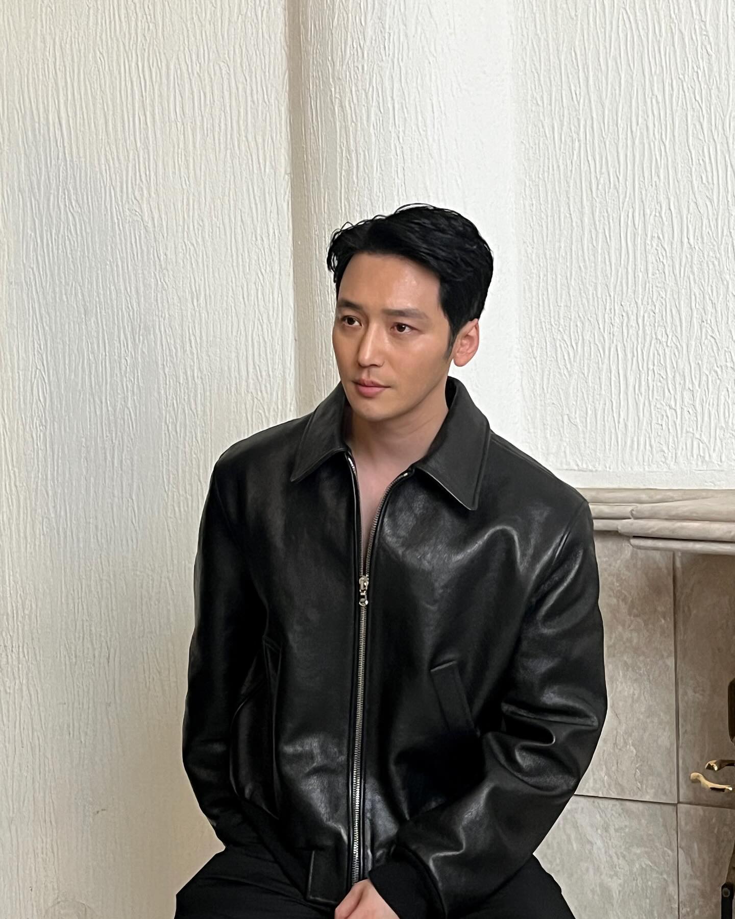 한 개는 있어야할 레더자켓🐎 이미지