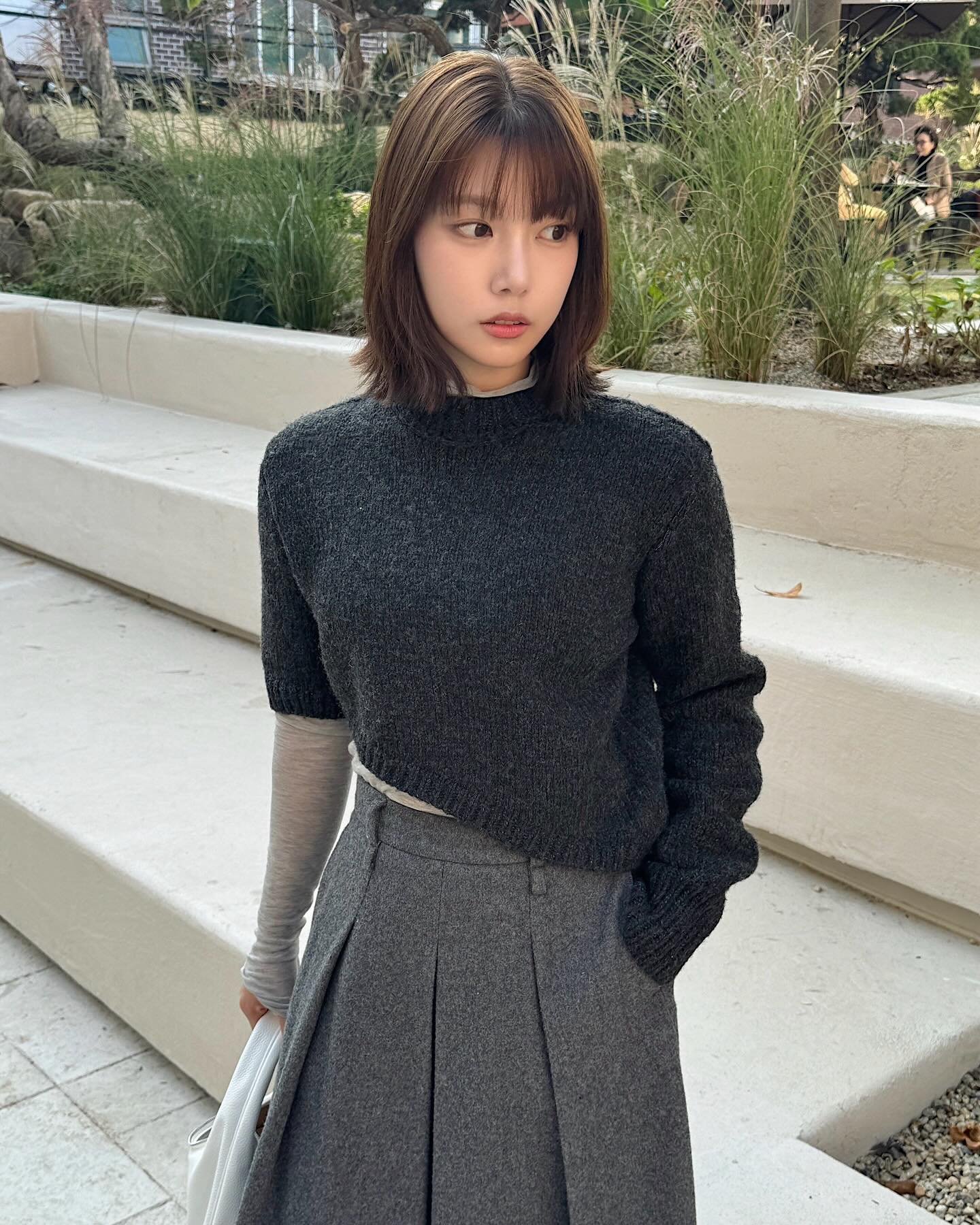 믹스매치부터 레이어드까지!
센스있는 코디 조합 대방출❤️

1. 미니멀 상의 + 아디다스 팬츠
2. 니트 + 미니원피스
3. 셔츠 + 조끼 + 미디스커트
4. 목폴라 + 니트 + 롱스커트 이미지7