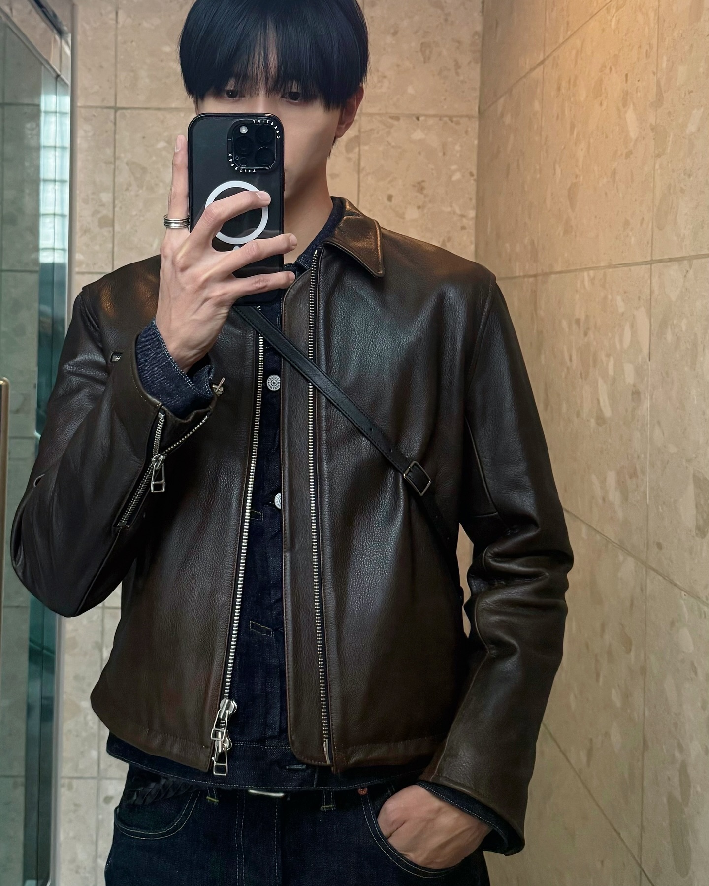 한 개는 있어야할 레더자켓🐎 이미지6