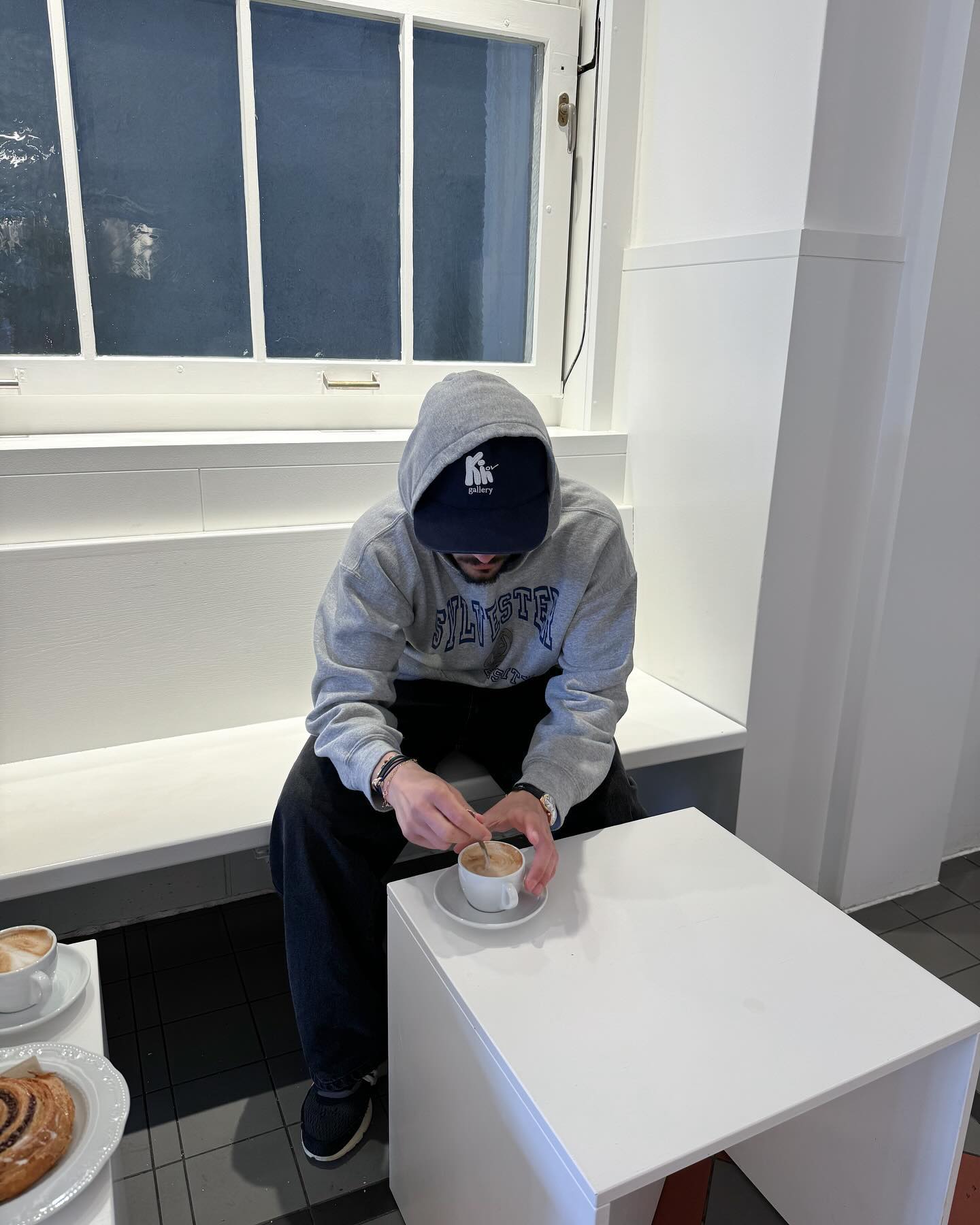회색후드는 와이드한 바지랑🦈 이미지6