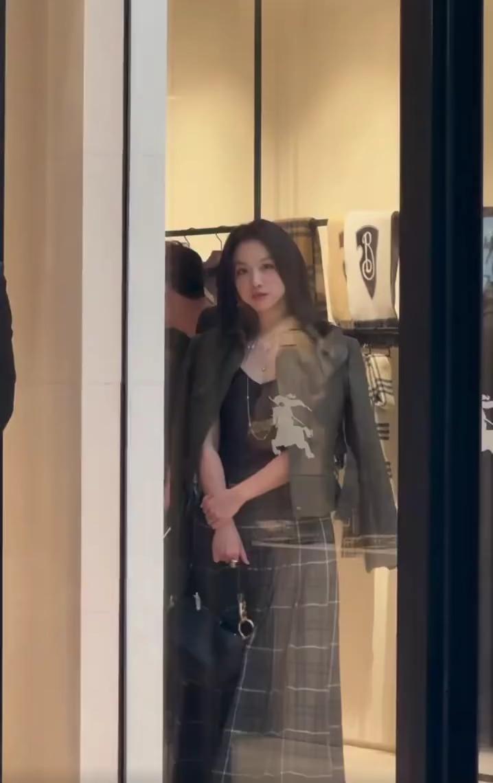 빠져드는 고급미🇬🇧🧥탕웨이 버버리 이미지
