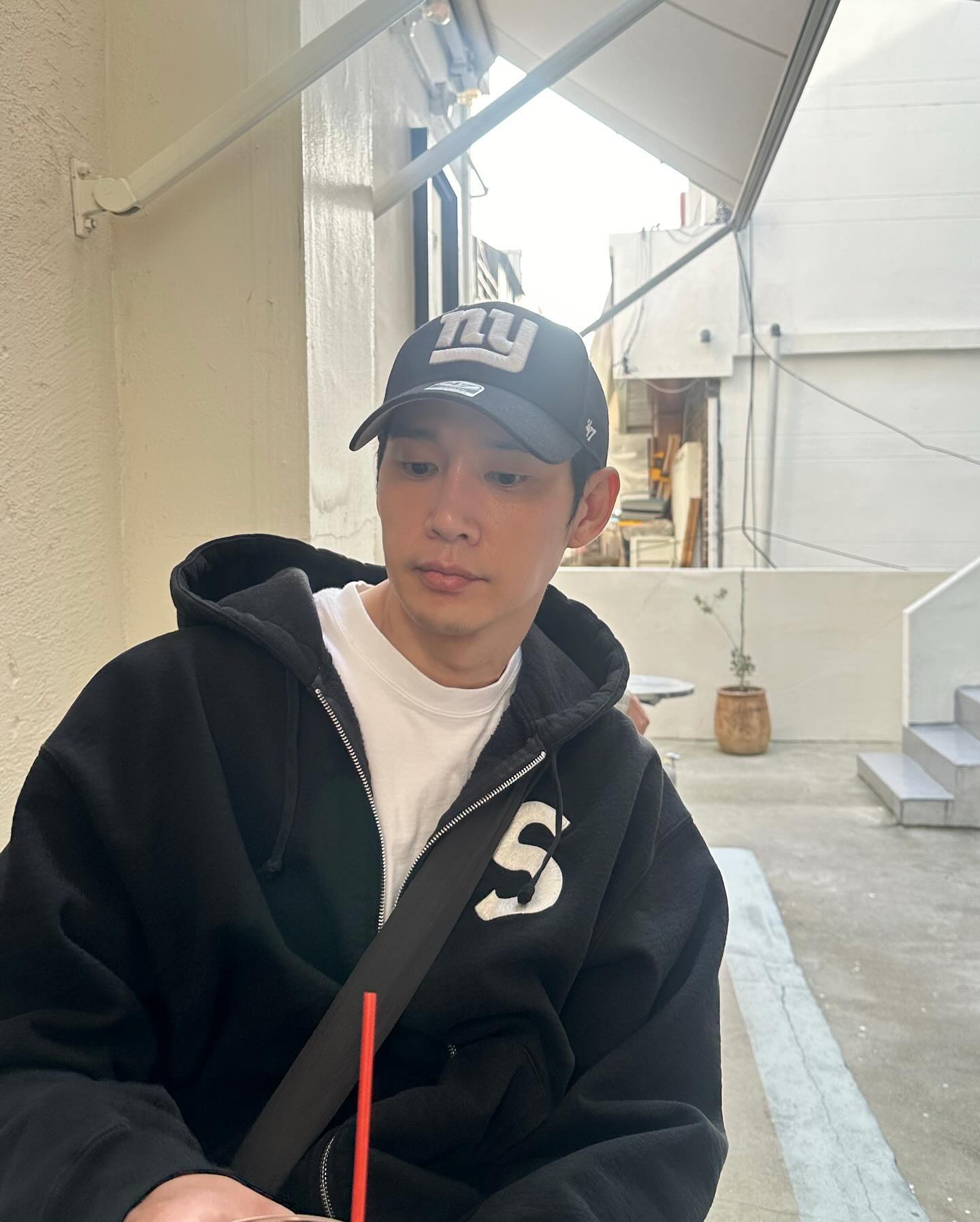 검정 후드가 젤 편해👻🏴 이미지