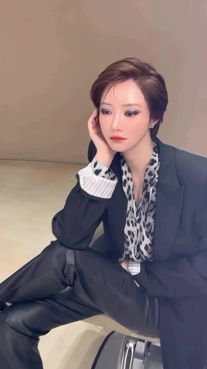 고준희 단발은 장르다...🖤❤️ 멋지자나 이미지