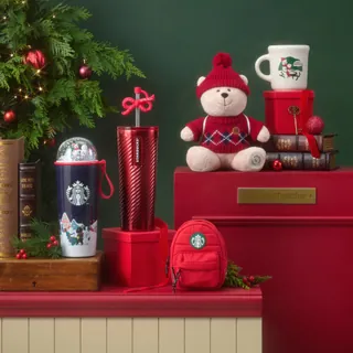 스타벅스 홀리데이 MD 출시🎄❤️
스타벅스가 크리스마스 시즌을 맞아 홀리데이 MD를 출시했습니다. 텀블러, 머그, 키체인부터 가족, 친구, 반려견과 함께 즐길 수 있는 플레이트 커트러리 세트, 미니백 등 다양한 상품으로 구성되어 있는데요. 온라인 채널에서만 만날 수 있는 텀블러 3종과 다회용 백도 있으니 스타벅스 홈페이지에서 확인해 보세요! 이미지
