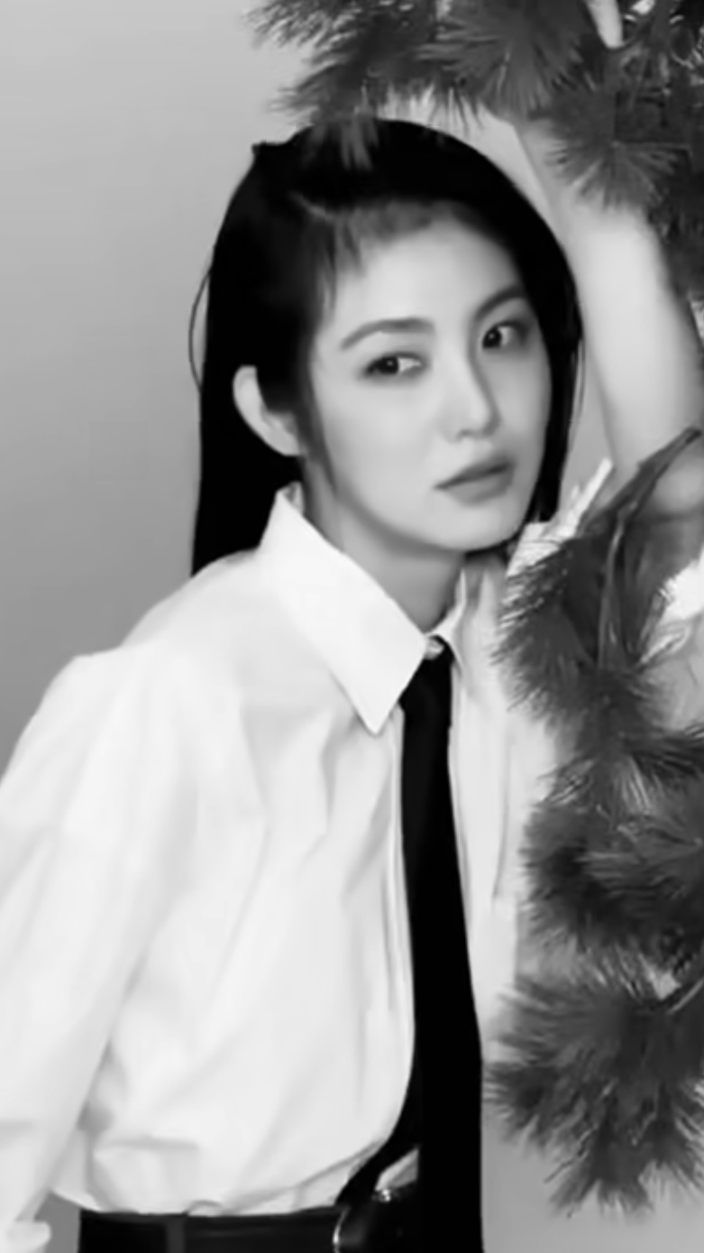 멋지면 다 웅니야..🥹❤️
셔츠에 넥타이 신예은 언니 너무 멋져😎 이미지