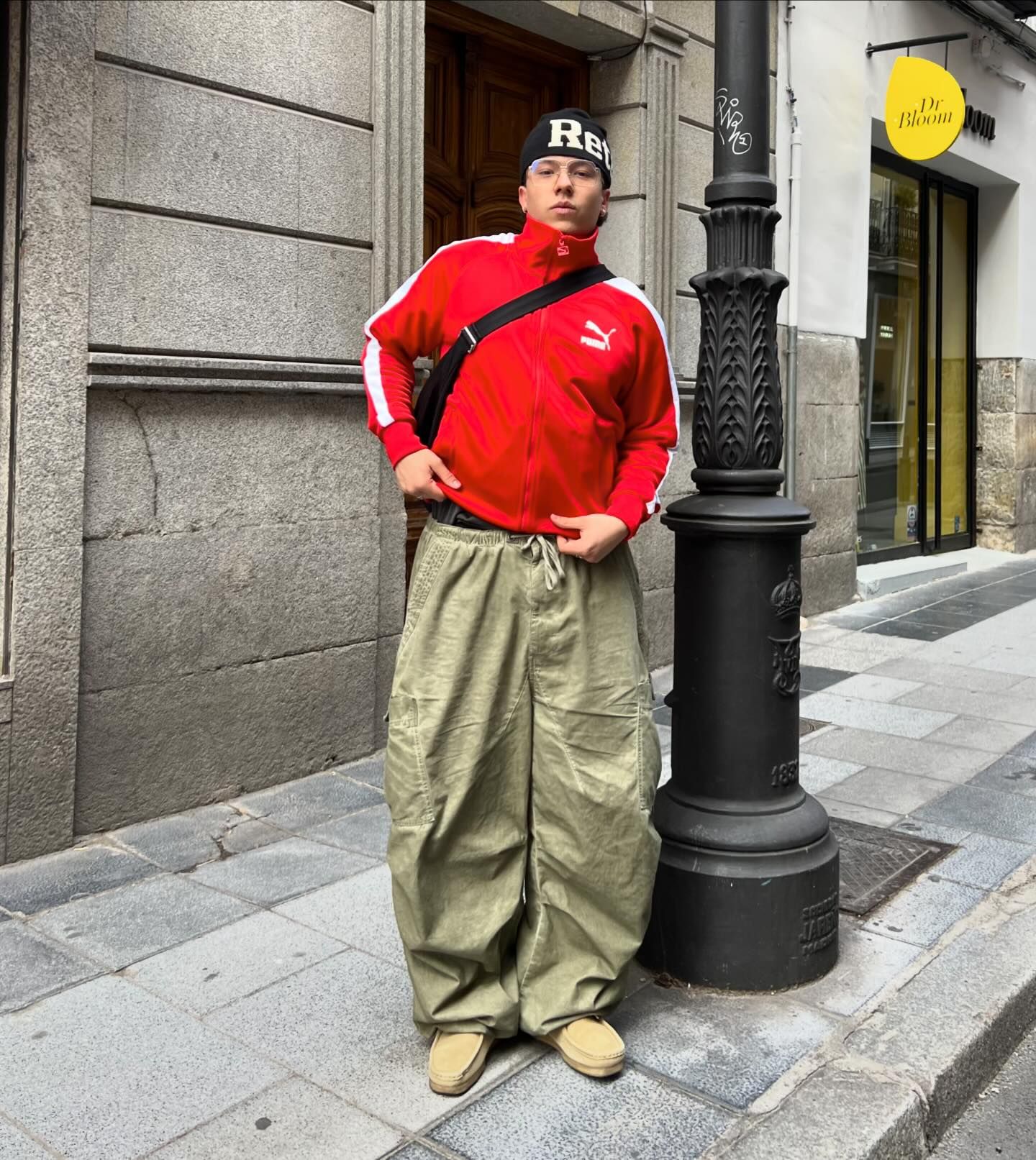 아이코닉한 빨간 푸마 트랙탑 | 패션앤스타일 (Fashion & Style)