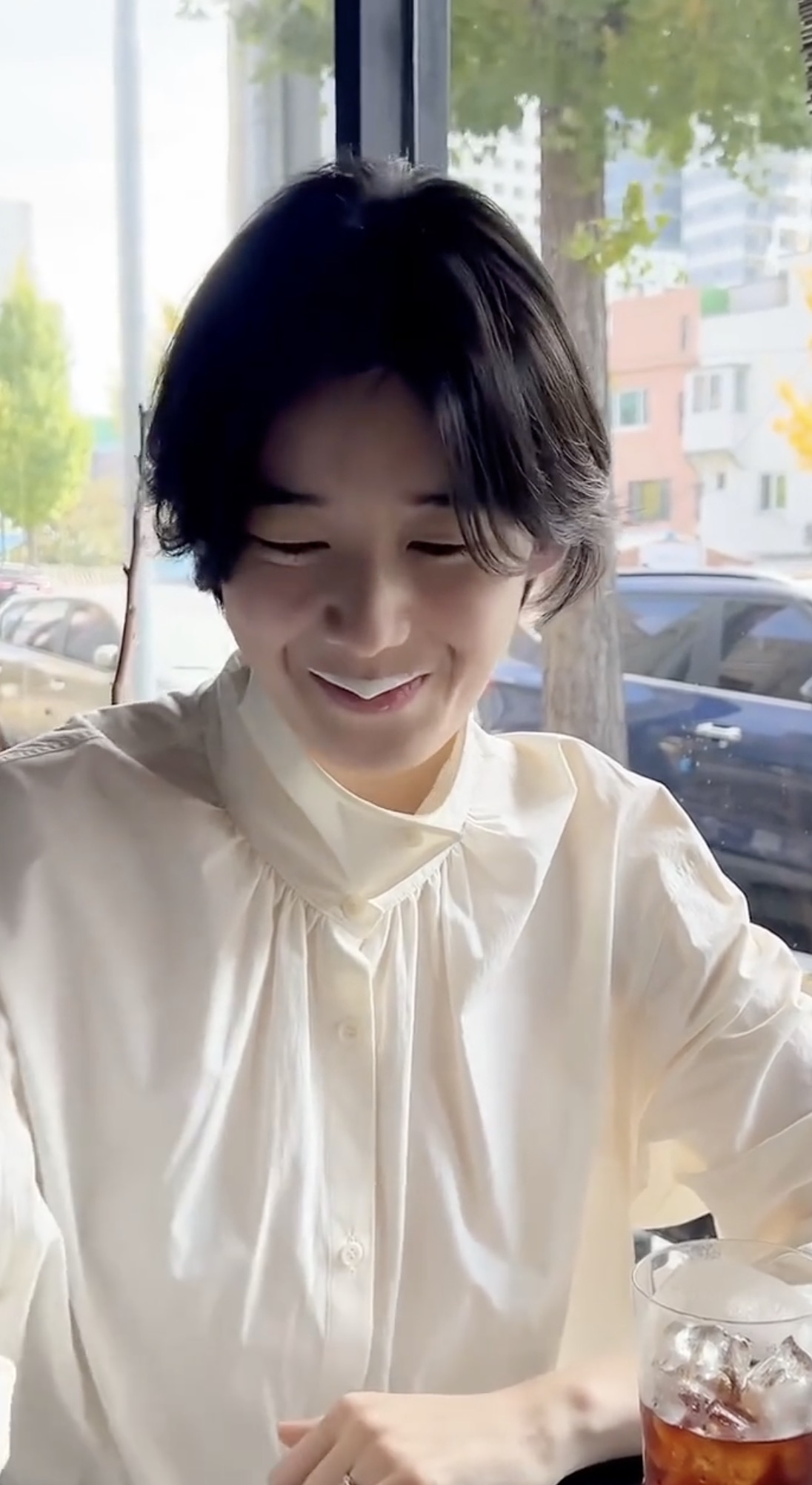 언니 잘생겼어요..🤍
요즘 여자들 맘 흔드는.. 옥경선배🖤 이미지