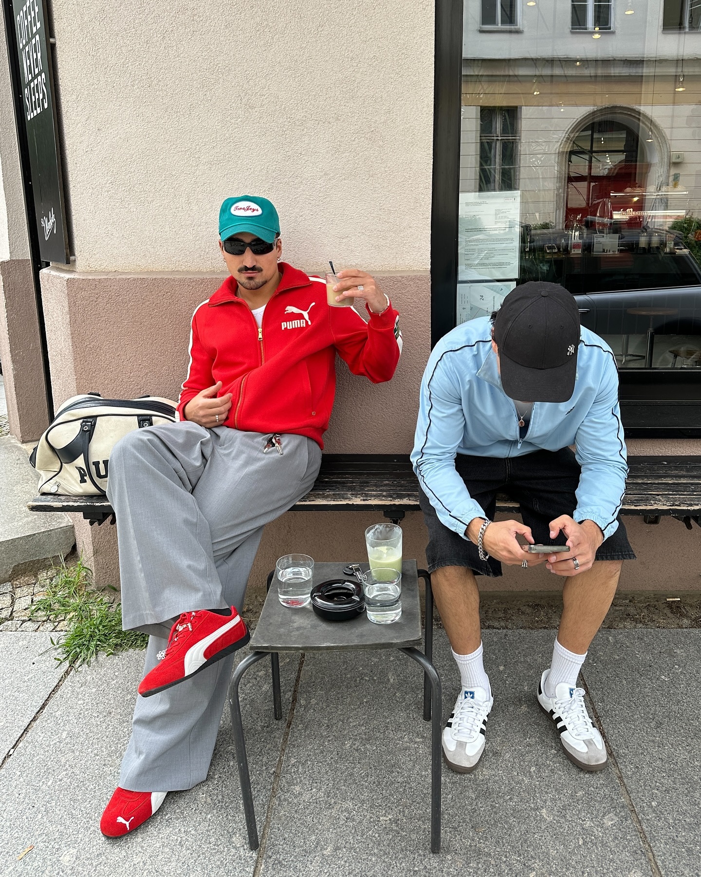 아이코닉한 빨간 푸마 트랙탑 | 패션앤스타일 (Fashion & Style)