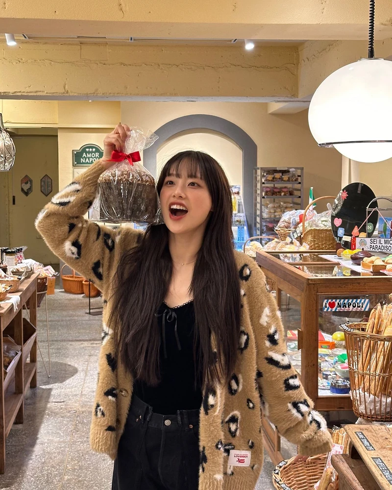 레오파드 패턴🐆 어렵지 않게 입는 법 딱 알려줌📝
1. 심플한 컬러 이너 또는 아우터와 코디
2. 안경, 모자 등 액세서리로 코디
3. 과감하게 드러내기 이미지4