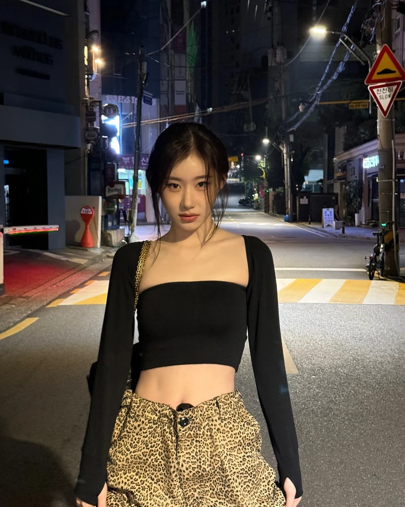 레오파드 패턴🐆 어렵지 않게 입는 법 딱 알려줌📝
1. 심플한 컬러 이너 또는 아우터와 코디
2. 안경, 모자 등 액세서리로 코디
3. 과감하게 드러내기 이미지5