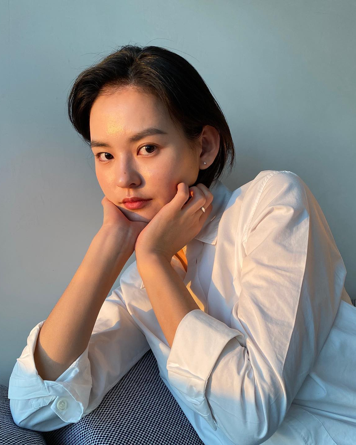 서늘한 날씨엔 서늘한 흑발로🖤
추워진 날씨, 호불호 없는 흑발과 어울리는 헤어 추천 4💈

1. 풀뱅 앞머리

2. 숏컷

3. 미디움 레이어드컷

4. 긴 웨이브 머리 이미지4