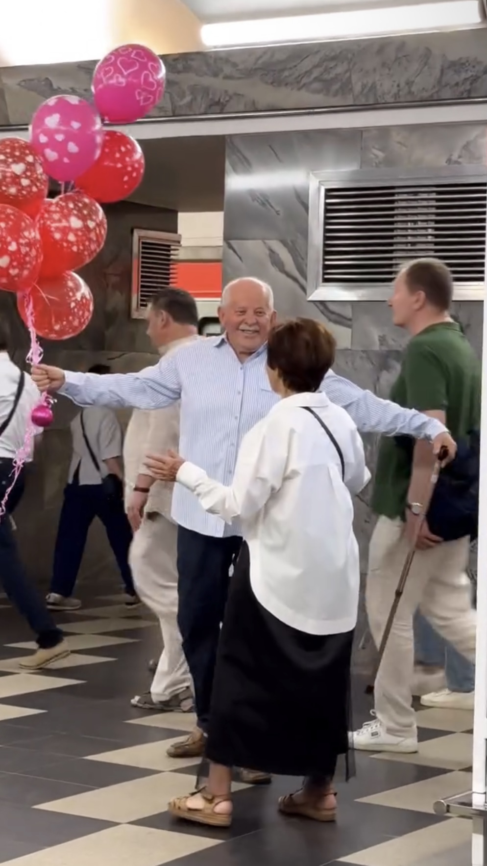 늙어도 사랑과 동심은 그대로👩🏻‍❤️‍💋‍👨🏻🎈 이미지