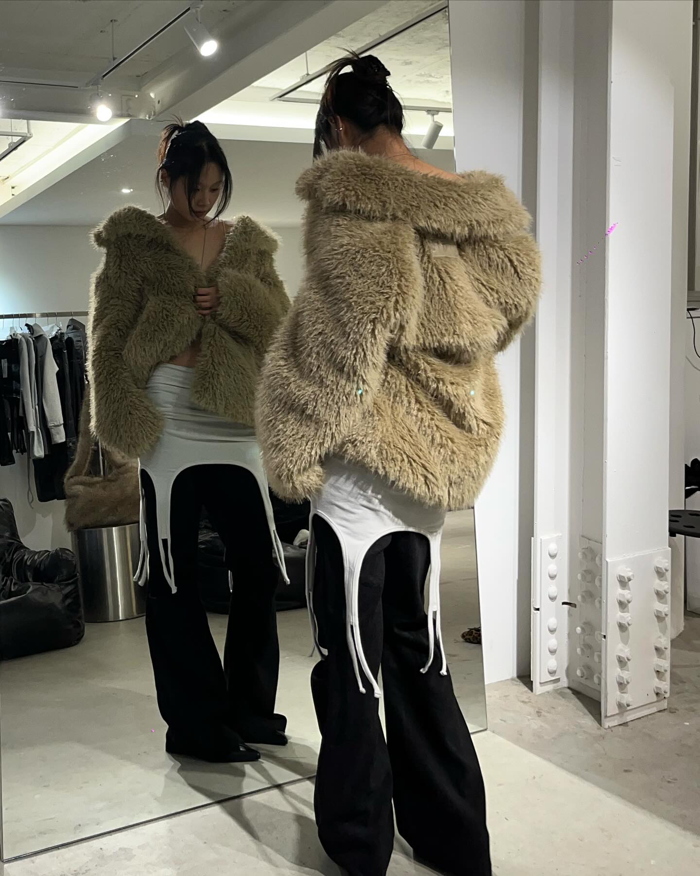 복슬복슬 끝판왕🤍🤎퍼 자켓
떨어지는 기온엔 북금곰으로 변신하기🐻‍❄️ 이미지