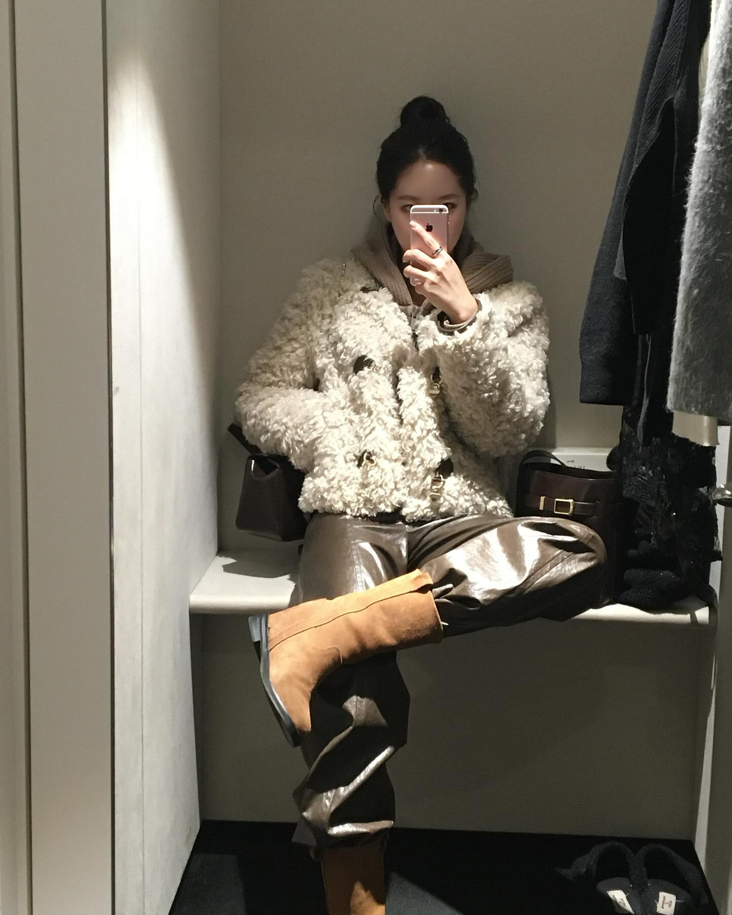 복슬복슬 끝판왕🤍🤎퍼 자켓
떨어지는 기온엔 북금곰으로 변신하기🐻‍❄️ 이미지