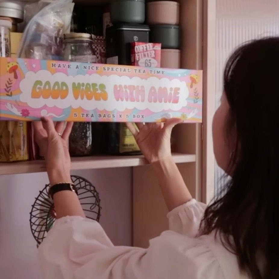 광고없는 공효진 찐템 모음💗
인스타그램, 유튜브 속 효진언니의 내돈내산 제품을 모아모아🫧
1. 에이미 원더 티 5종 세트
2. 센녹
애프터 베스
베이비블러셔
3. Living Divani 리빙 디바니
세이바 코트 행거 Ceiba Coat Hanger
4. NJRD 니오르
렉탱글 울 러그 핑크
5. 스크럽대디
수세미 이미지