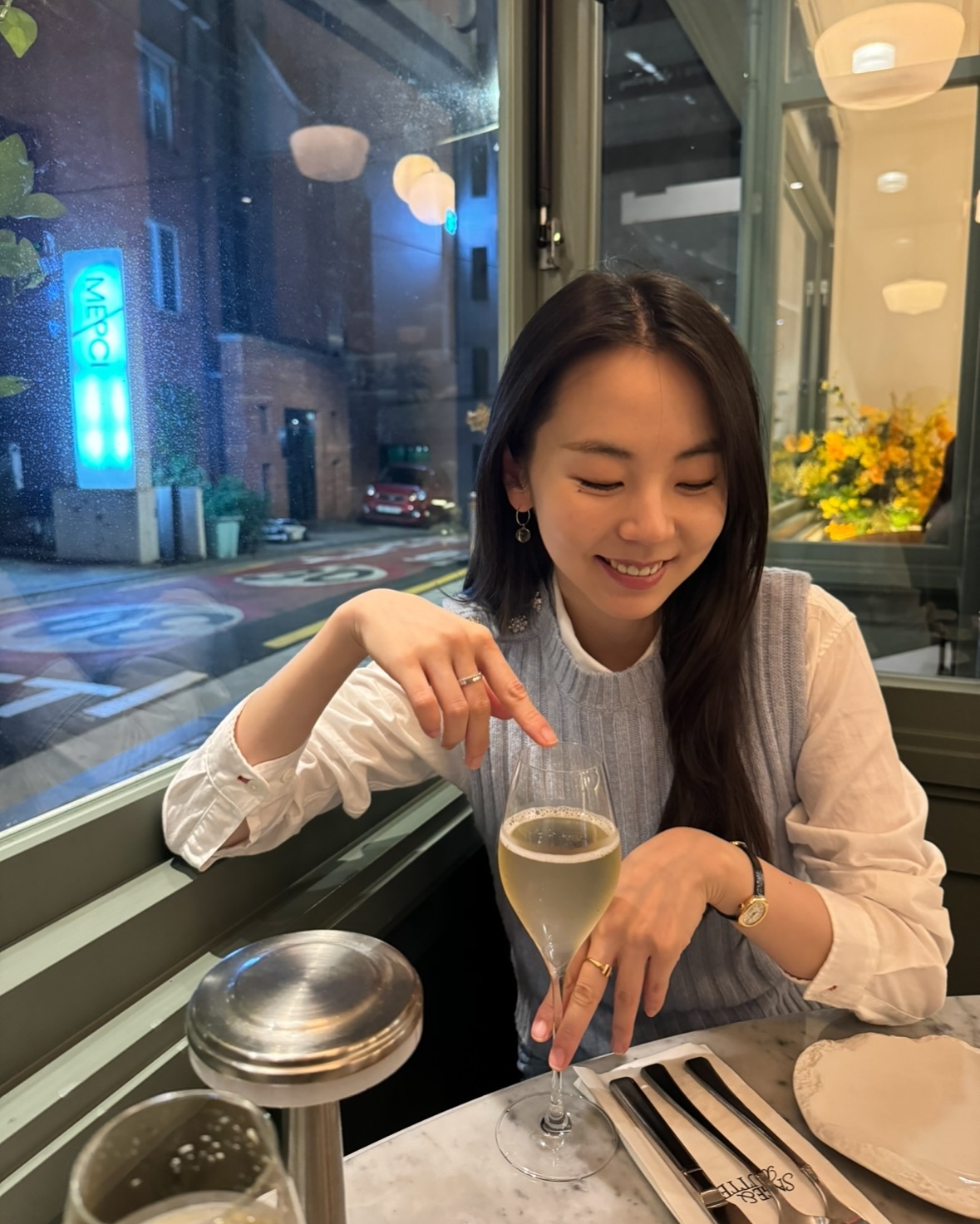 자켓 속 이너 코디🤍🩶셔츠+조끼 이미지