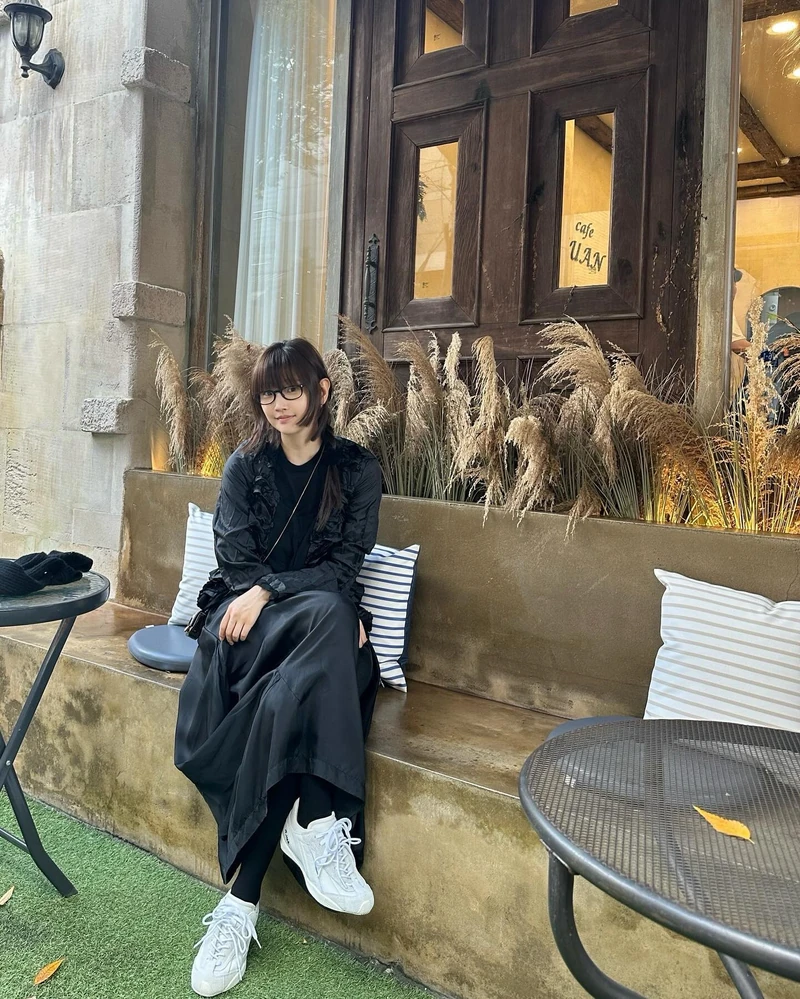 박소담의 드뮤어 공식🖤흰 or 검 이미지5