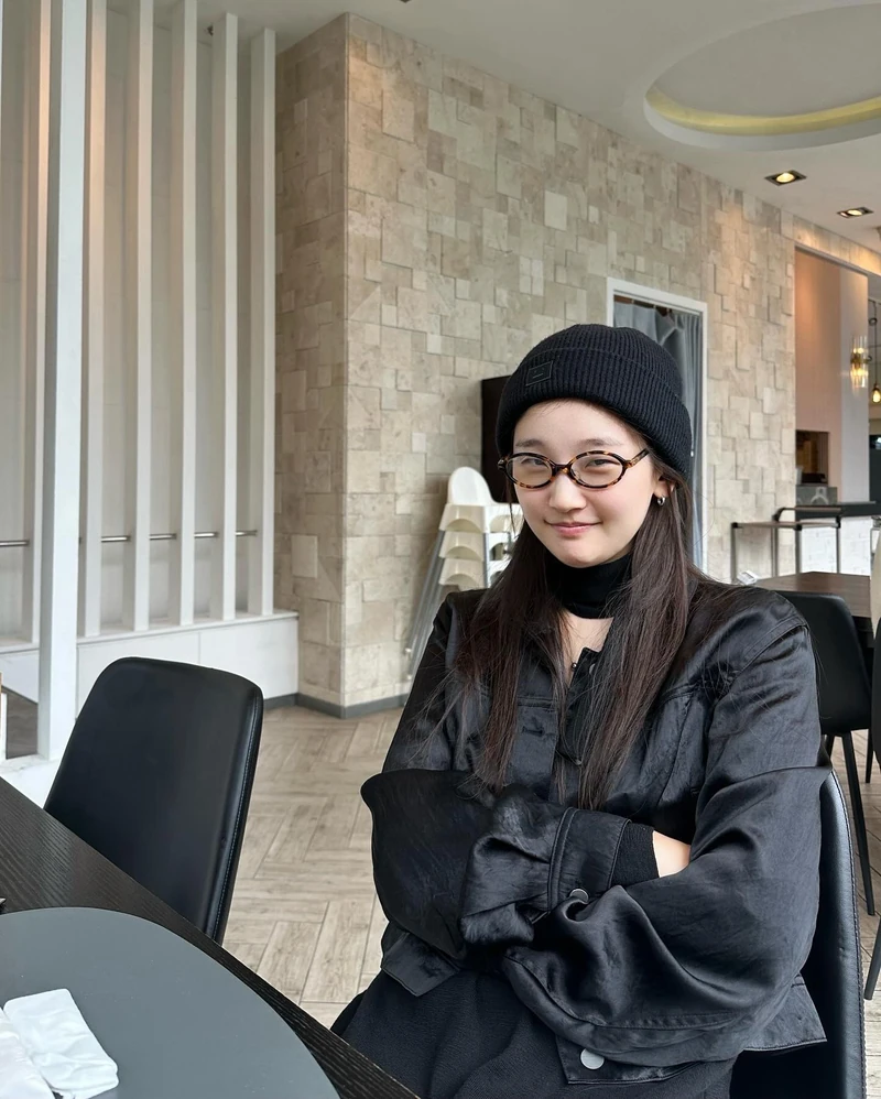 박소담의 드뮤어 공식🖤흰 or 검 이미지3