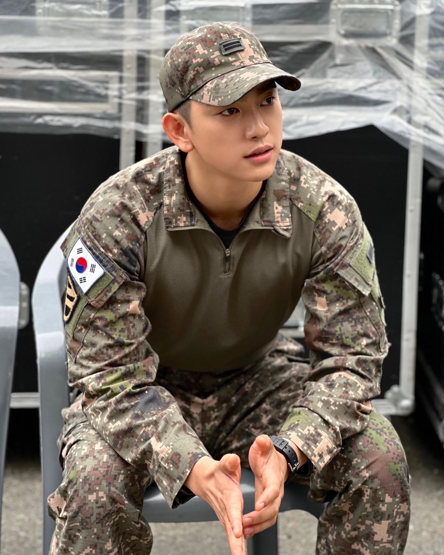 갓세븐 진영, 드디어 전역🫡💚
오늘 11월 7일, 갓세븐 진영이 육군 만기 전역을 했습니다.👏🏻 로코 장인답게 벌써부터 그의 복귀작이 기대되는데요.
또한 진영은 전역을 기념해 오늘 오후 7시에 라이브 방송을 진행한다고 합니다. 이미지4