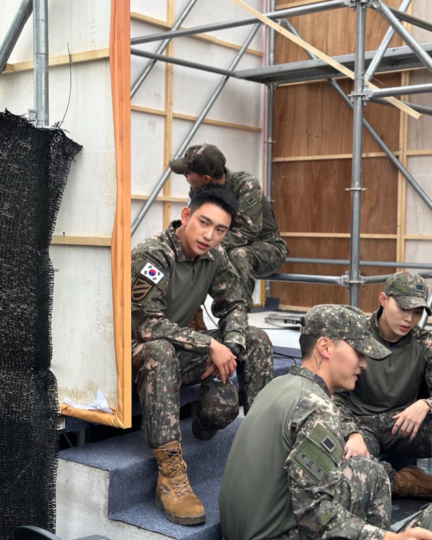 갓세븐 진영, 드디어 전역🫡💚
오늘 11월 7일, 갓세븐 진영이 육군 만기 전역을 했습니다.👏🏻 로코 장인답게 벌써부터 그의 복귀작이 기대되는데요.
또한 진영은 전역을 기념해 오늘 오후 7시에 라이브 방송을 진행한다고 합니다. 이미지3