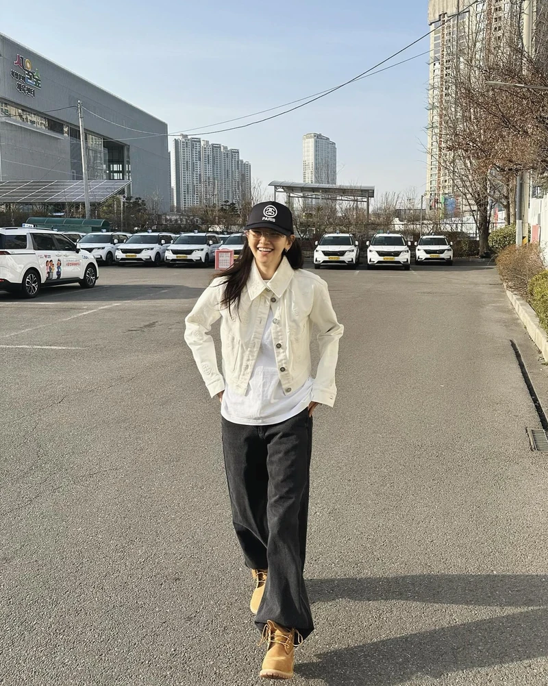 박소담의 드뮤어 공식🖤흰 or 검 이미지4