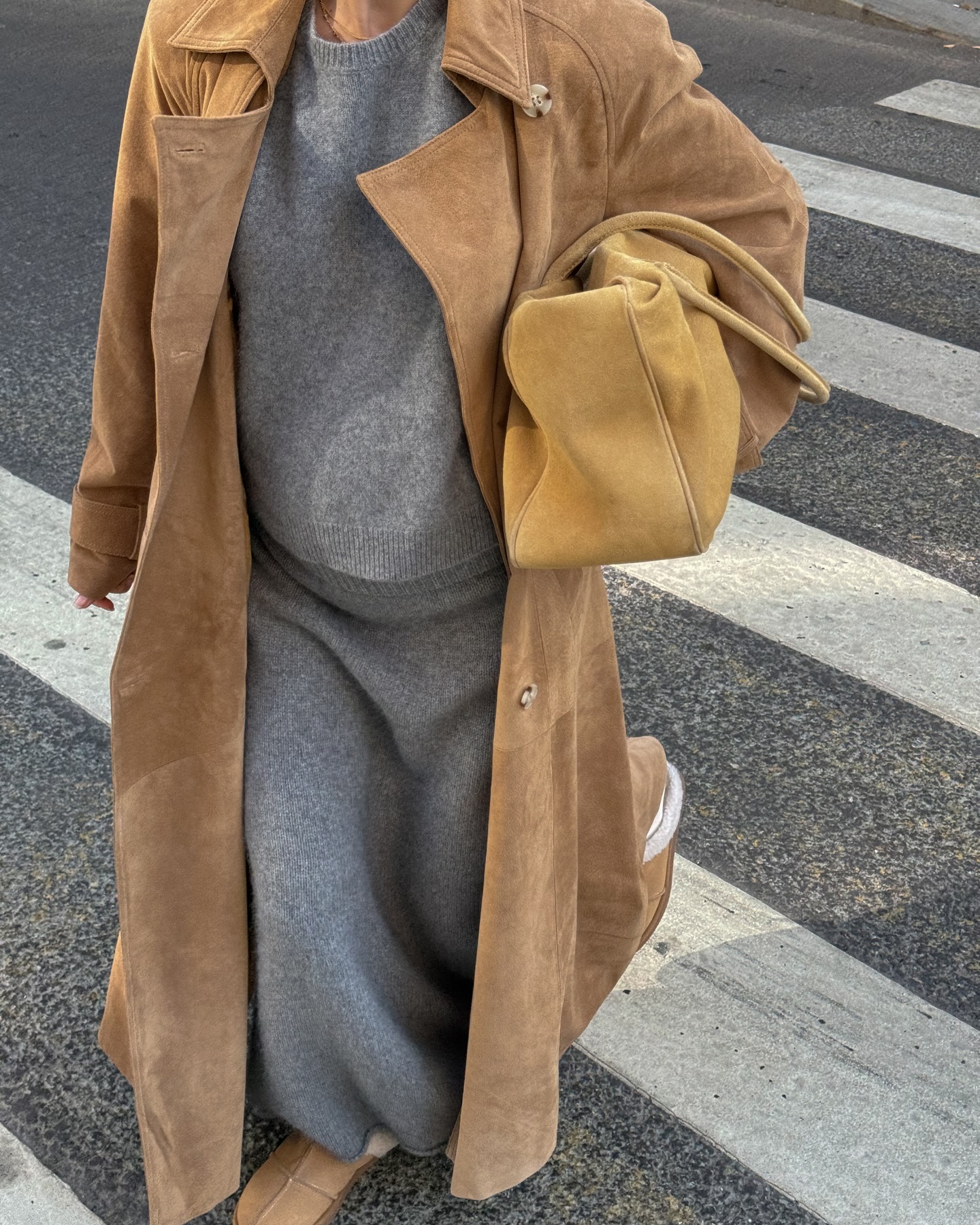입기만해도 따끈한 니트스커트🧶
구두 조합은 포멀하고, 어그 조합은 귀여워💛🩶 이미지5
