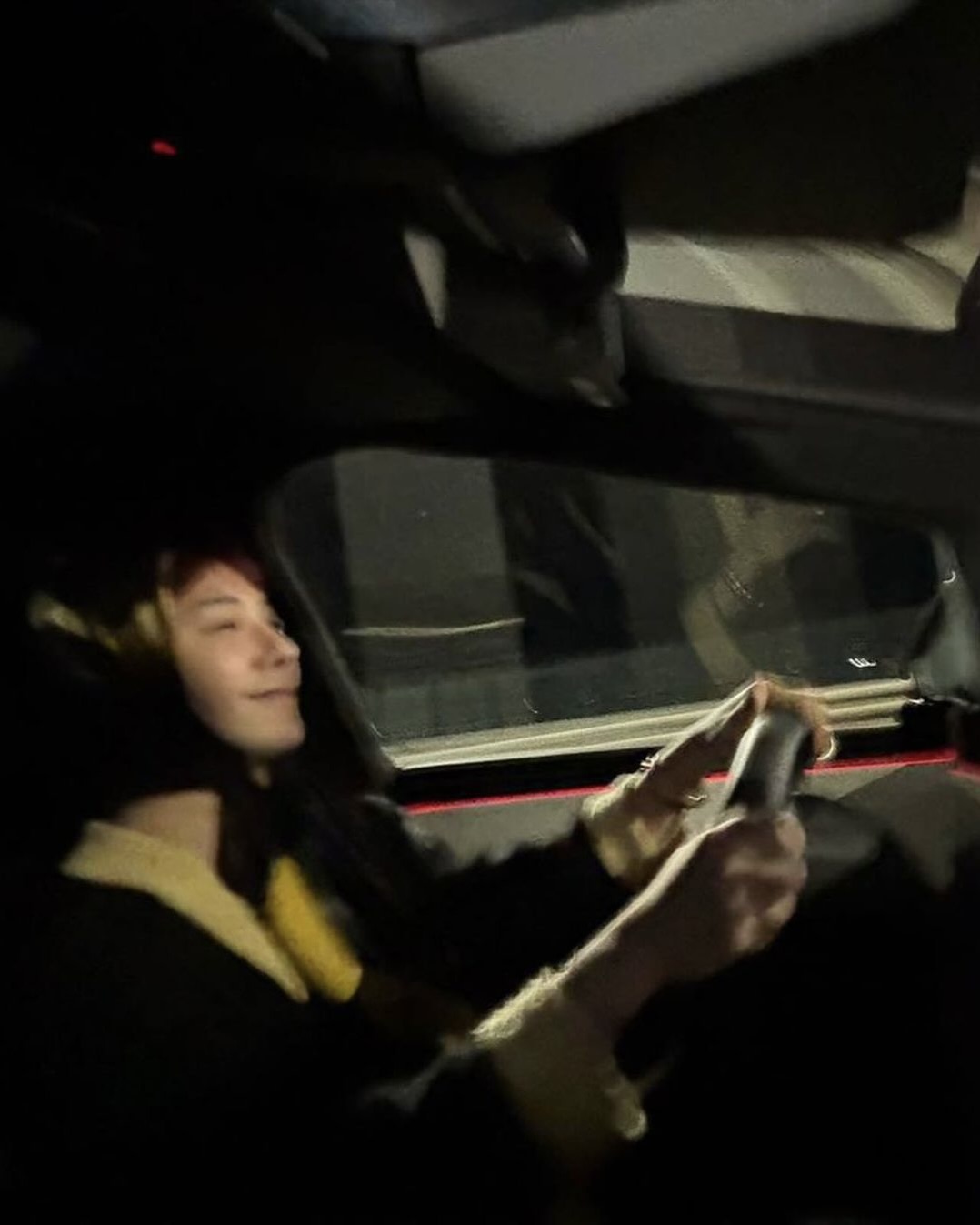 국내에는 단 두 대 들어온 사이버트럭. 그 중 한 대는 지드래곤이 운전 중🛻💨 이미지