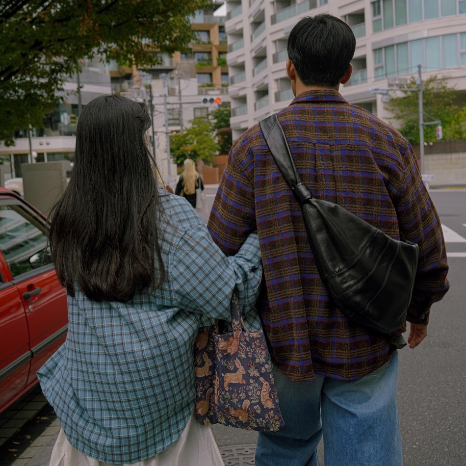 사랑스러운 셀럽 부부의 커플룩💕
브랜드나 스타일, 컬러 중 하나를 맞춰서 @입어봐!👩🏻‍❤️‍👨🏻 이미지