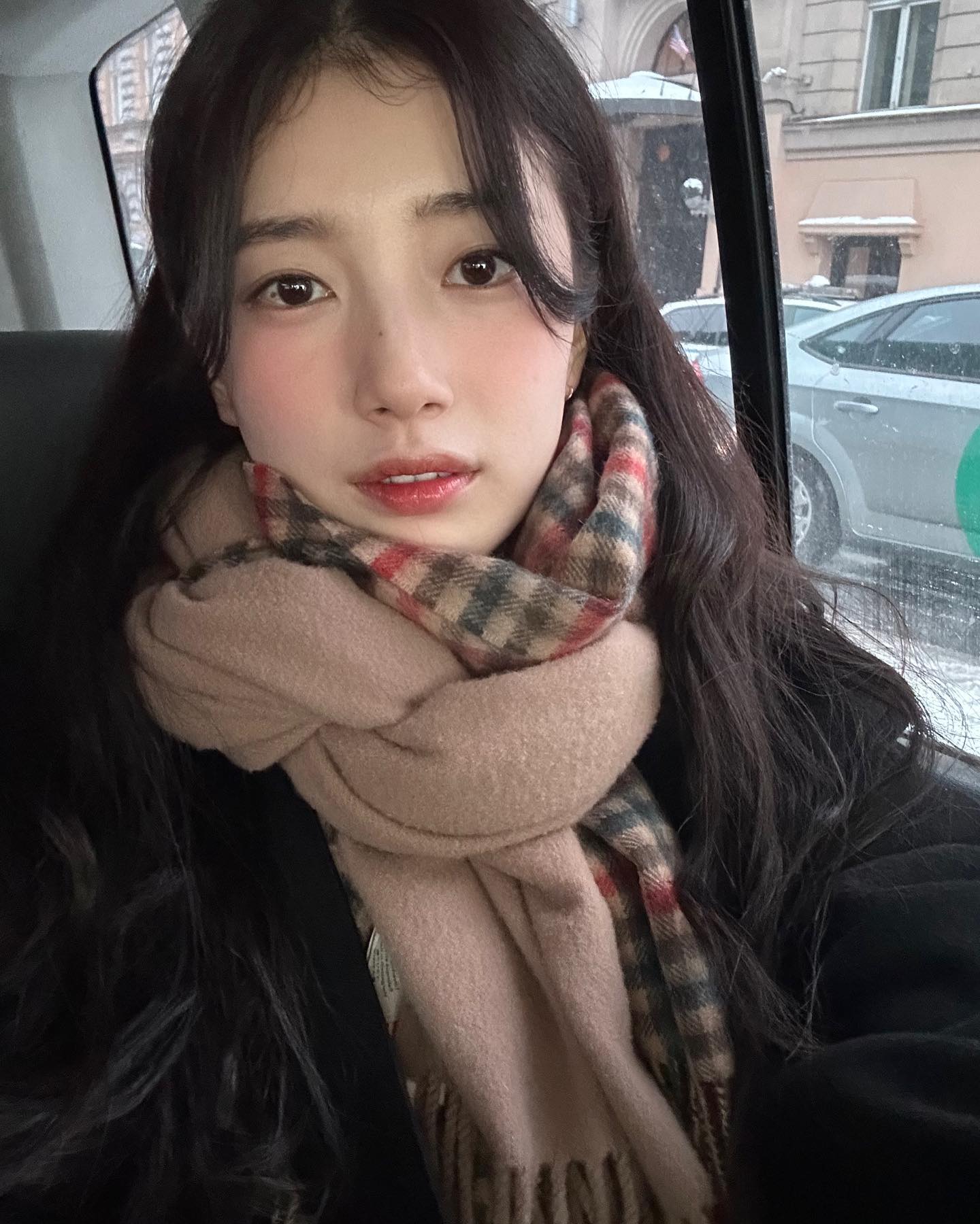 차가움과 따뜻함이 공존하는🩷핑크 블러셔 메이크업💋 이미지