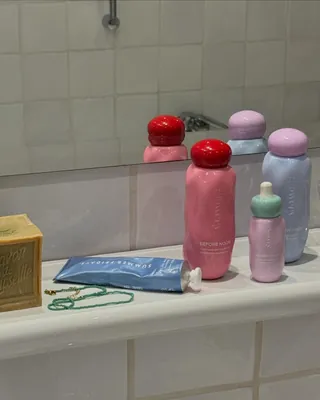 느좋 브랜드 Glowery💄✔️
유럽과 미국에서 뜨고 있는 뷰티 브랜드가 있습니다. Glowery라는 프랑스 기반의 비건 스킨케어 브랜드입니다. 피부 장벽을 보호하고 개선하는 데 중점을 두며, 모든 제품이 무향이고 피부에 매일 안전하게 사용할 수 있도록 명시된 성분의 함량을 최소화하여 제공합니다. 또한 젊은 소비자들의 성향에 맞추어 모든 제품이 리필이 가능합니다.
제품력과 비주얼 모두 갖춘 브랜드 Glowery, 한국에서도 얼른 만나보길 기대해 봅니다🙏 이미지