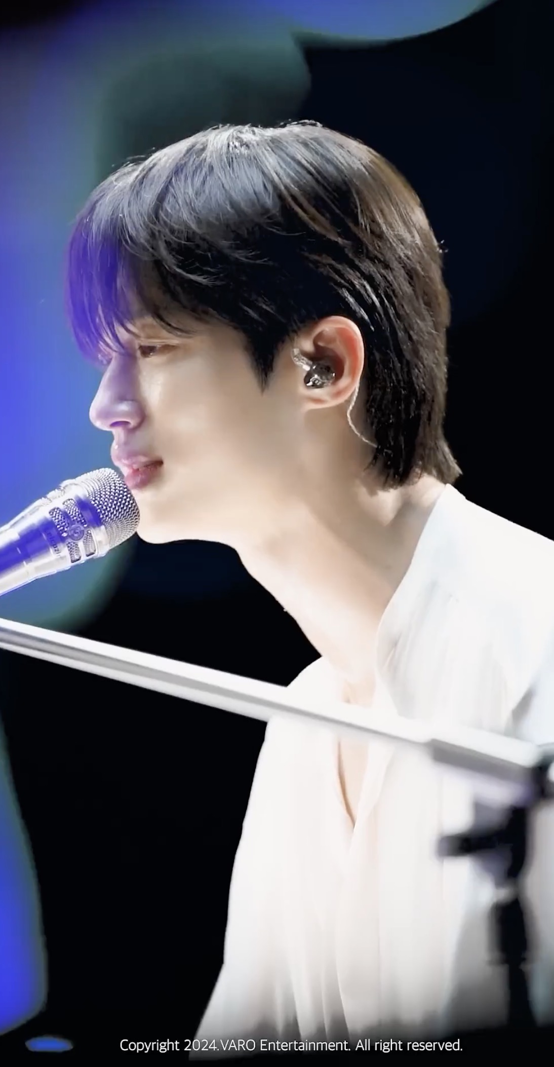 이클립스 선재가 돌아온다..🔥
배우 변우석은 2024 'MAMA AWARDS'에서 특별 무대인 '소나기'를 선보일 예정입니다.
12일, '마마 어워즈' 측은 변우석이 오는 23일 일본 오사카 교세라돔에서 진행되는 EXCLUSIVE STAGE(익스클루시브 스테이지) 무대에 참여한다고 전했는데요.
변우석은 tvN 드라마 '선재 업고 튀어'에서 밴드 이클립스의 리드 보컬이자 인기 배우인 류선재 역할을 맡아 큰 인기를 끌었고, 그가 부른 OST '소나기'는 국내를 넘어 빌보드 차트까지 오르며 많은 사람들의 관심을 받았습니다. 이미지