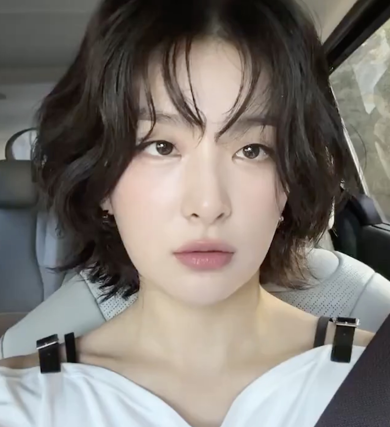 국내외 모두 이 머리에 빠졌다🖤
짧은 기장의 단발 열풍🙍🏻‍♀️ @도전해봐🔥 이미지