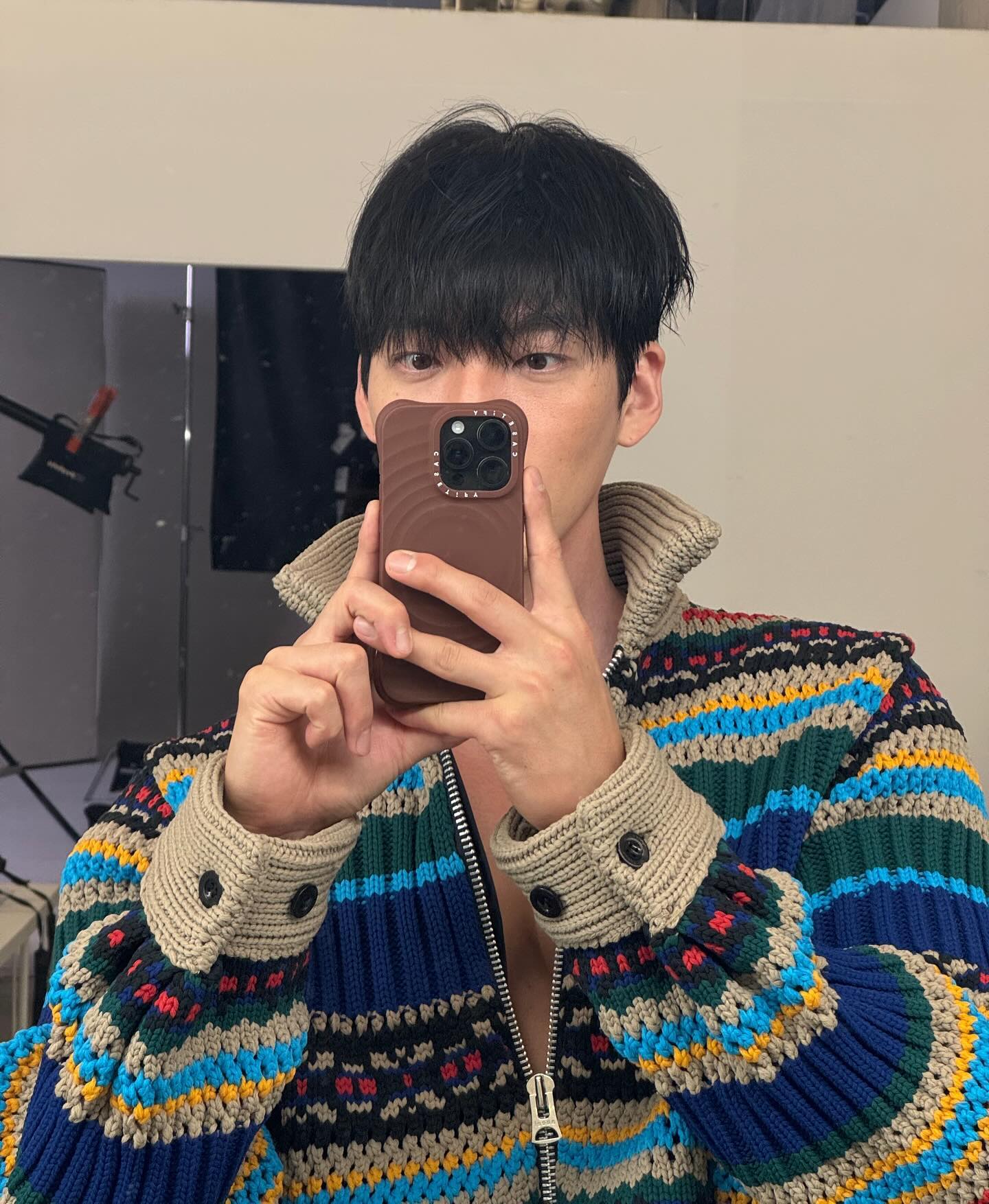 슥 올려입는 니트집업🤐 이미지5