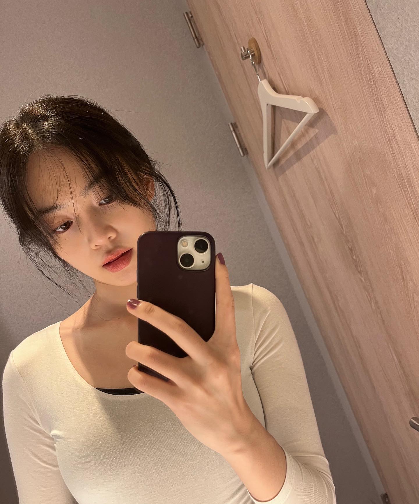 홍주란 정말 너야?🤍@우다비
화이트 컬러가 찰떡인 우다비의 느낌 좋은 일상룩✨ 이미지4