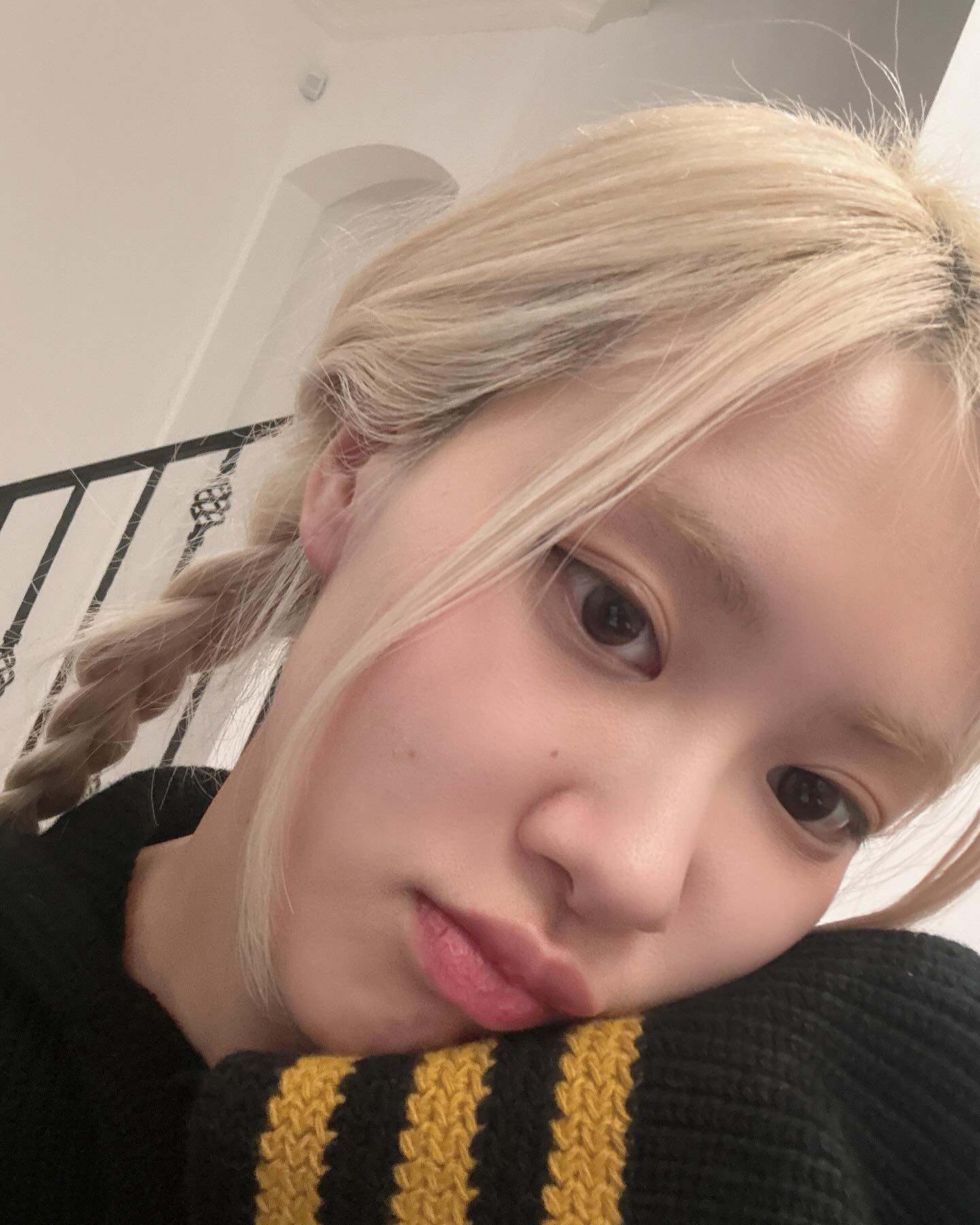 뽀용한 매력🫧민둥맨둥 민낯 이미지