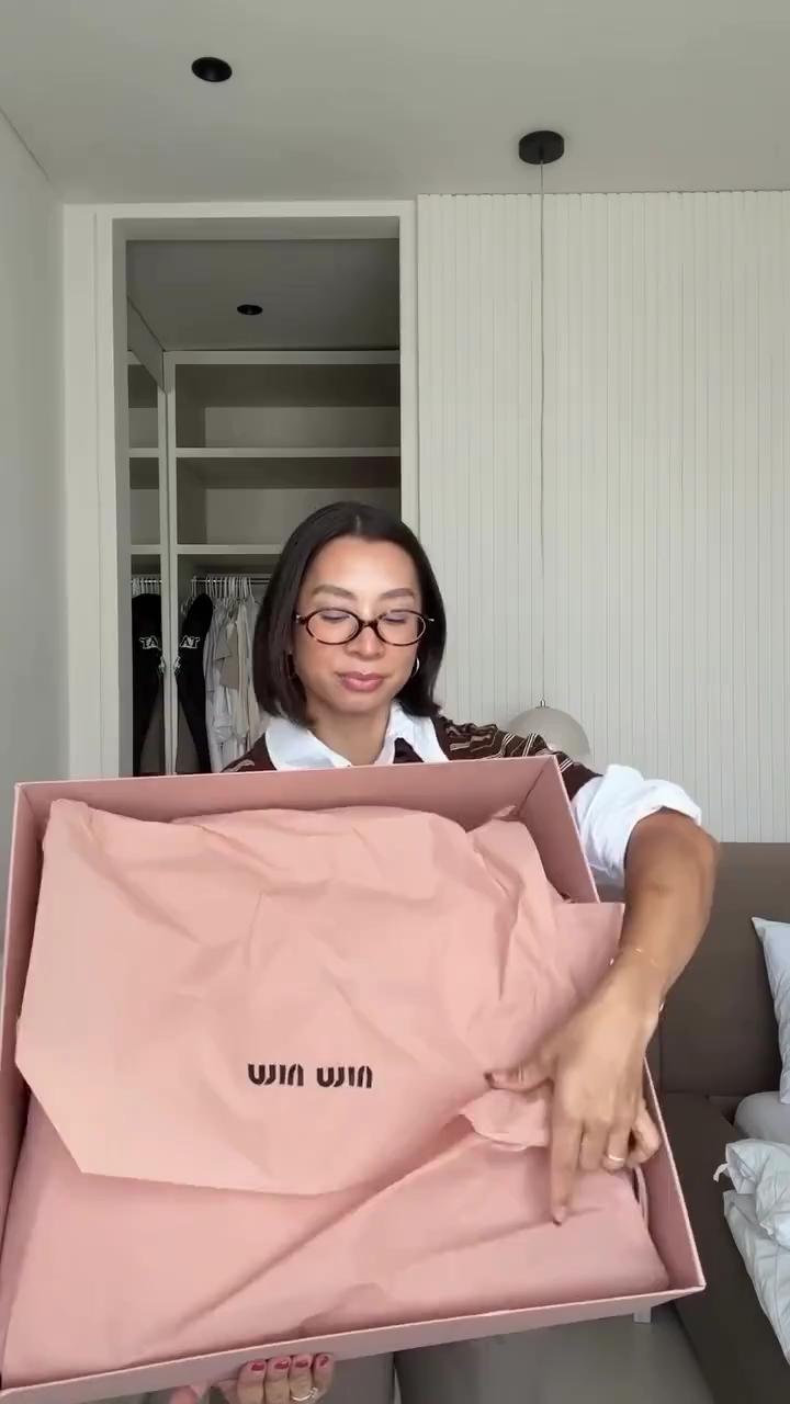 빅백 러버라면 이 정도는..👜🤎
뮤뮤 아방뛰르 나파 가죽백 미디엄 사이즈✔️왕크니까 왕예쁘다😍 이미지