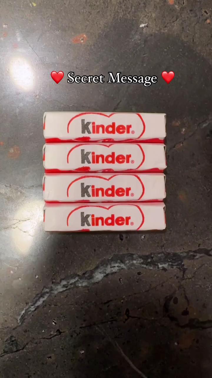 킨더조이의 숨겨진 하트🍫❤️ 이미지"