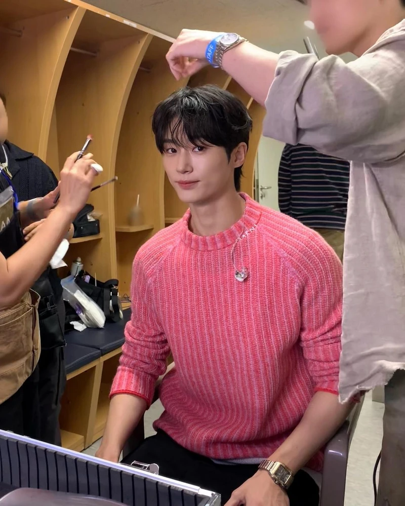 포인트 줄 땐 핑크니트🦩🧶 이미지7