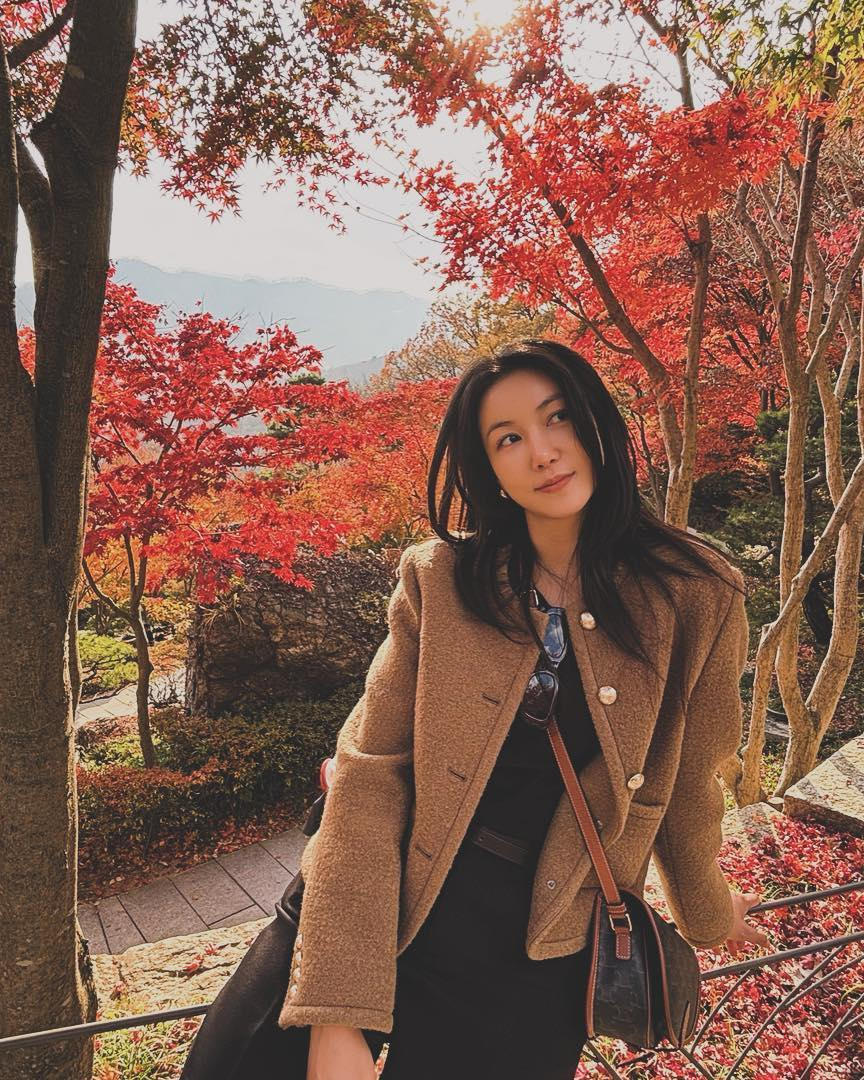 출근룩으로 참고해도 좋은 김옥빈🖤
캐주얼하고, 깔끔해서 언제나 입기 좋은 프렌치 시크 무드 느좋❤️ 이미지3