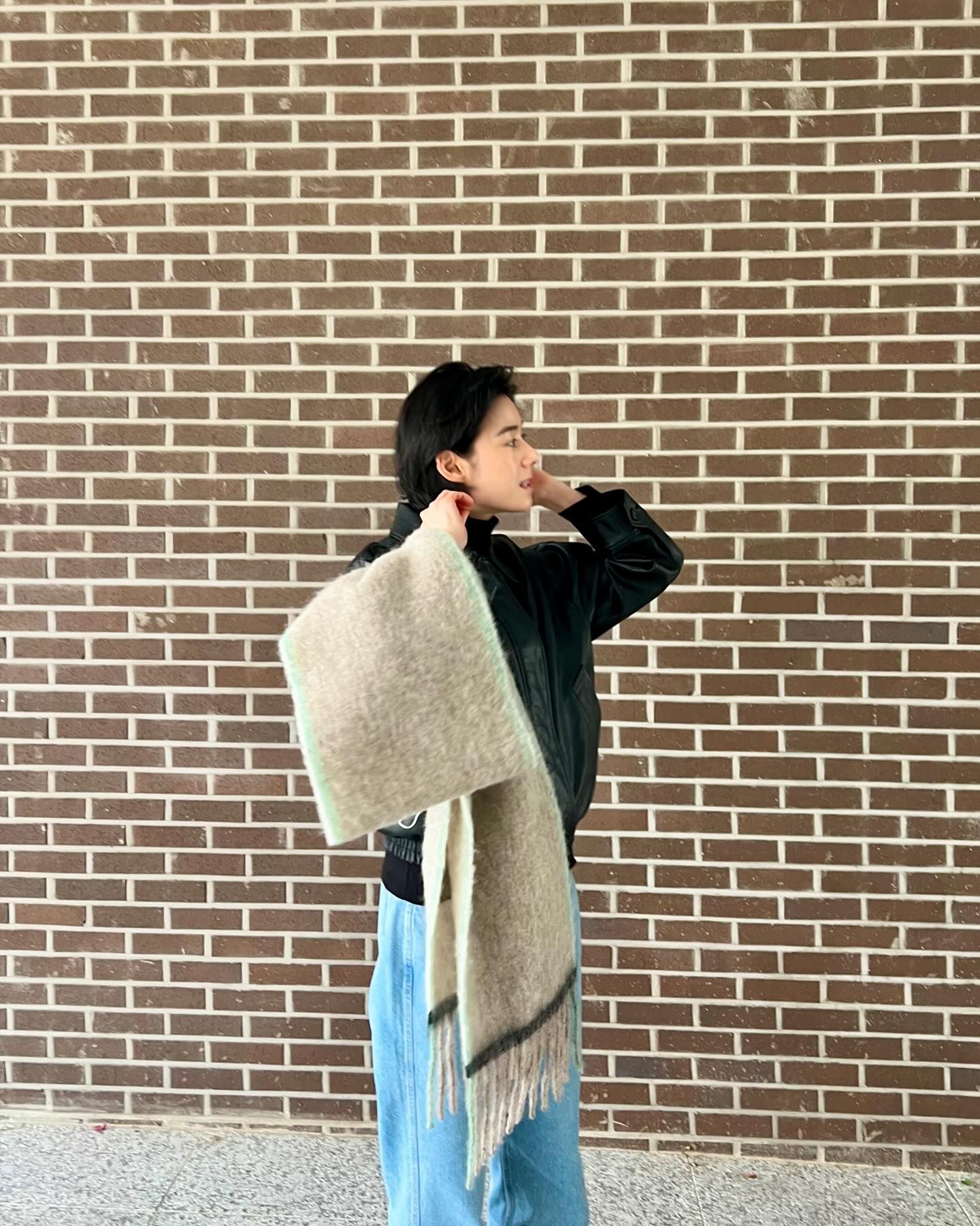똑 떨어지는 기온엔🥶🧣아크네
다음주부터 추워지는 날씨에 맞춰 아크네 목도리@미리 준비해✔️ 이미지6