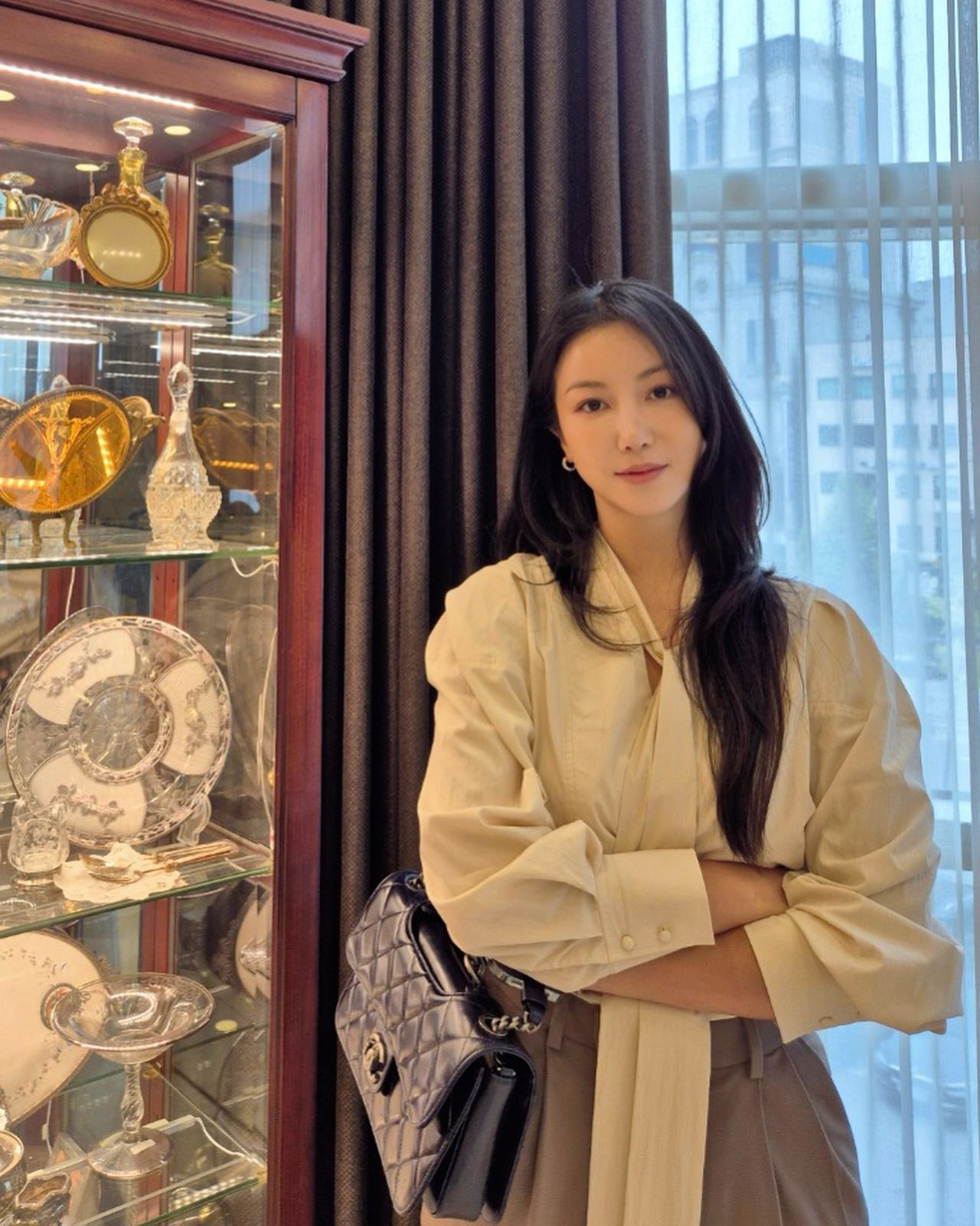 출근룩으로 참고해도 좋은 김옥빈🖤
캐주얼하고, 깔끔해서 언제나 입기 좋은 프렌치 시크 무드 느좋❤️ 이미지6