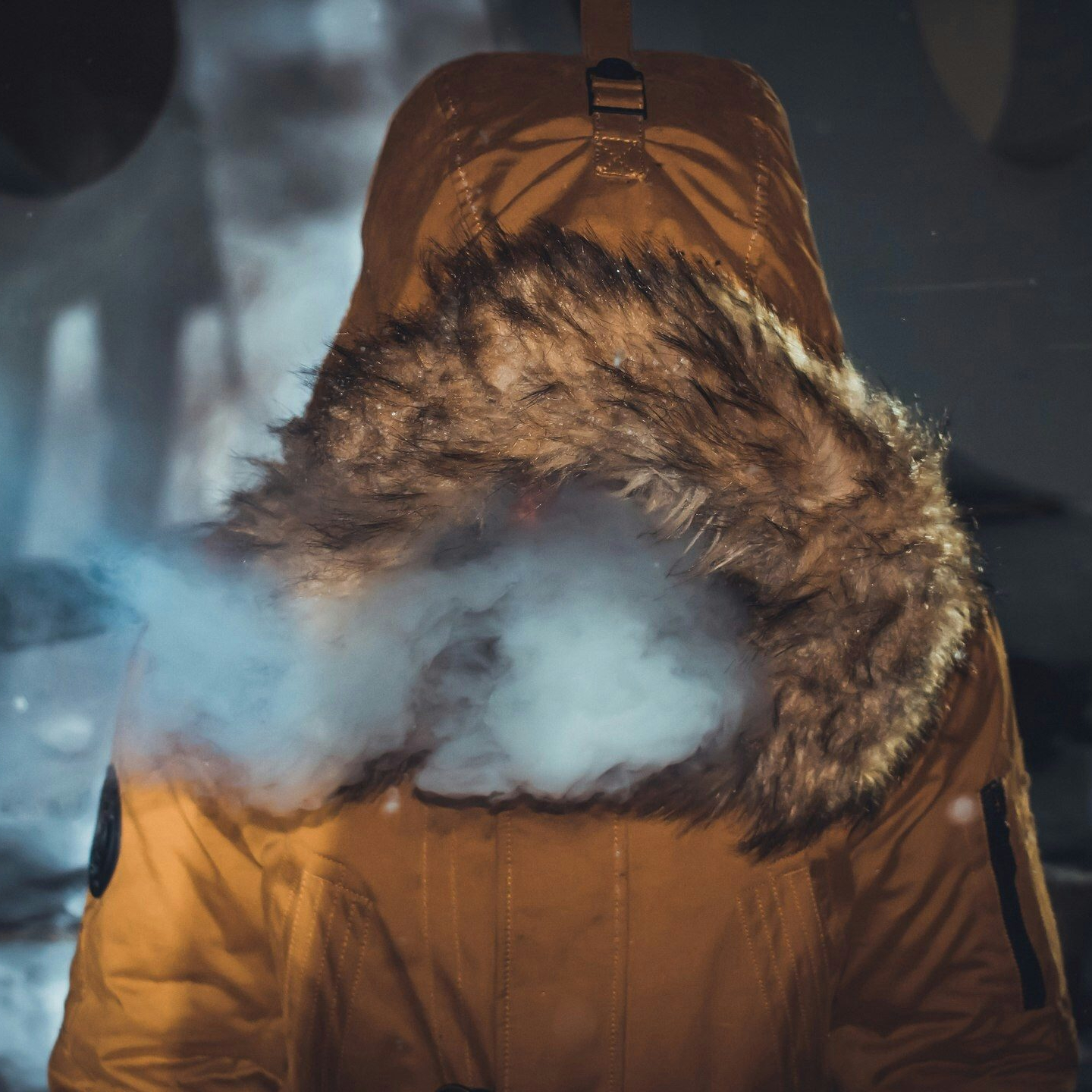 다음 주 기온 뚝 떨어진다🥶

오는 17일 일요일부터 기온이 큰 폭으로 떨어지며 반짝 추위가 찾아올 전망입니다. 16일 토요일 전국에 비가 내린 후 북쪽 대륙 고기압이 강하게 내려오면서 기온이 급격히 떨어진 것으로 예상되는데요. 대부분 지역의 기온은 10도 가량 떨어지며, 일부 지역은 한파주의보에 준하는 추위가 예상됩니다. 이번 추위는 사흘가량 이어진 뒤 다음 주 중반에 평년 기온을 회복하며 점차 누그러질 전망입니다. 이미지