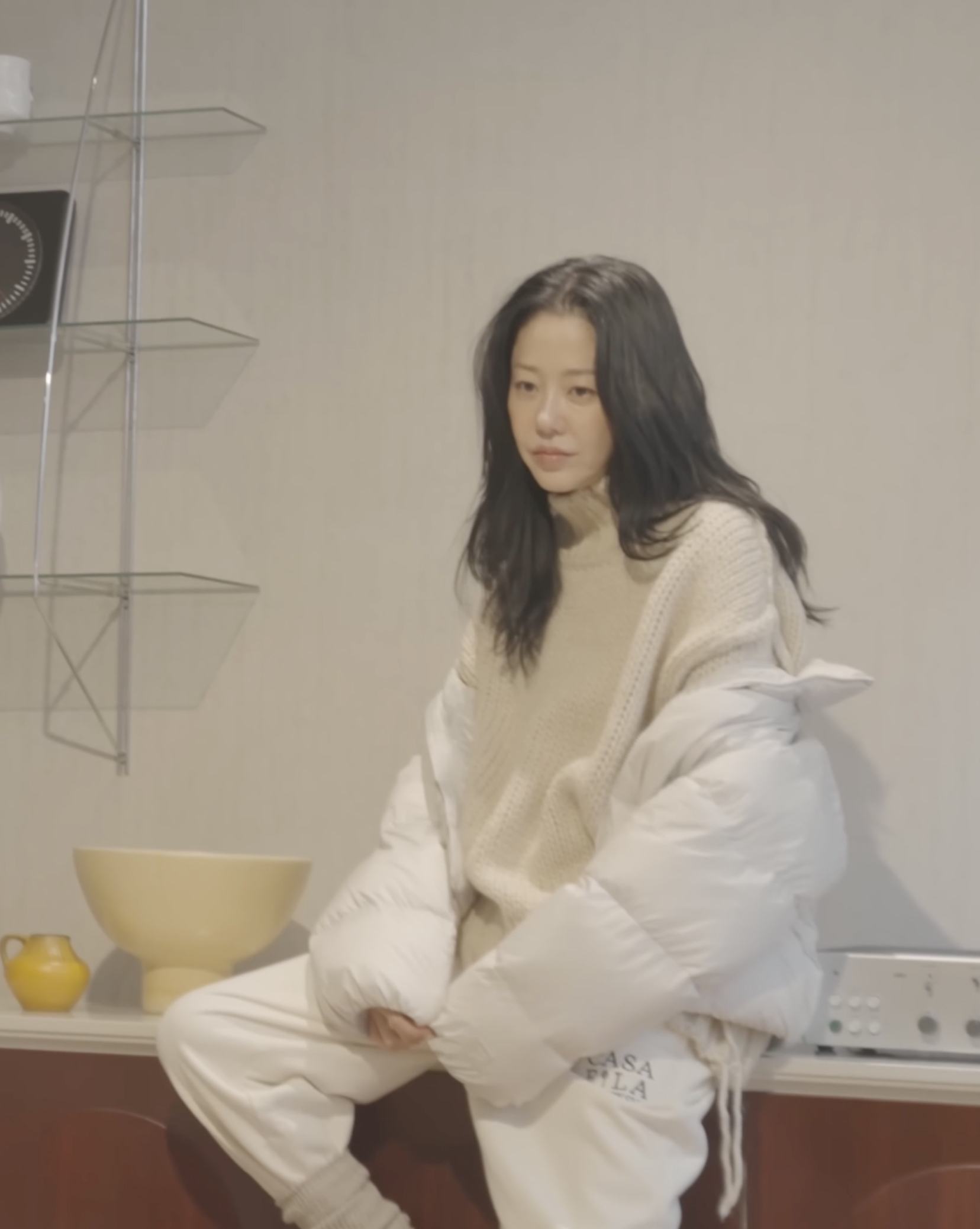 언니는 왜 안 늙어요…?🤨❤️
현정언니 예쁘고 편안한 패딩룩 촬영🍫🎥브이로그 일상 이미지