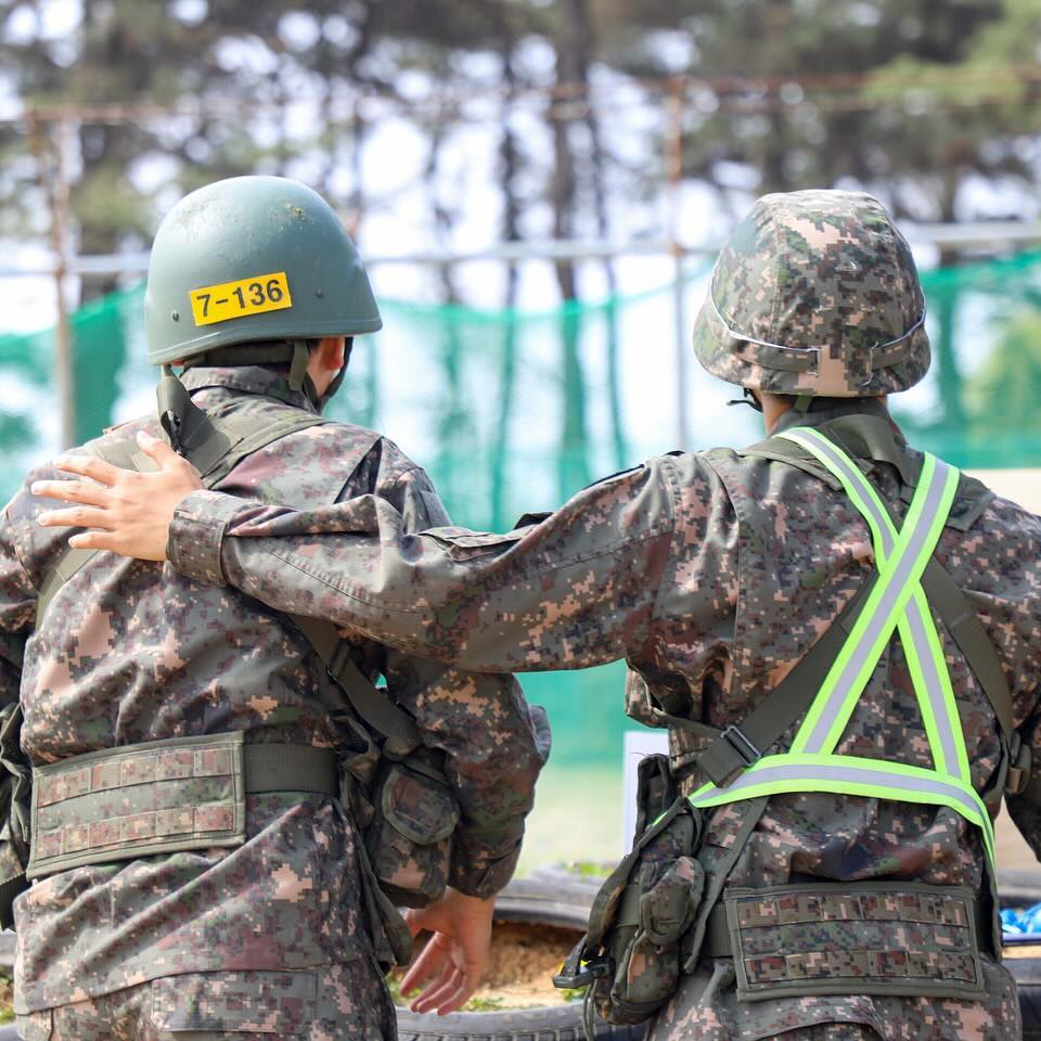 2025년 군 하사 월급 인상🪖

국방부가 내년 하사 기본급을 월 200만 원으로 인상하는 방안을 추진합니다. 초급 간부 소득은 병장 월 소득 200만 원과 비교되며 최근 논란이 있었는데요. 국방부는 하사·소위 등 초급 간부의 기본급을 내년에 6.6% 인상해 하사 기준 월 200만 원이 될 수 있도록 추진하겠다고 밝혔습니다. 이미지